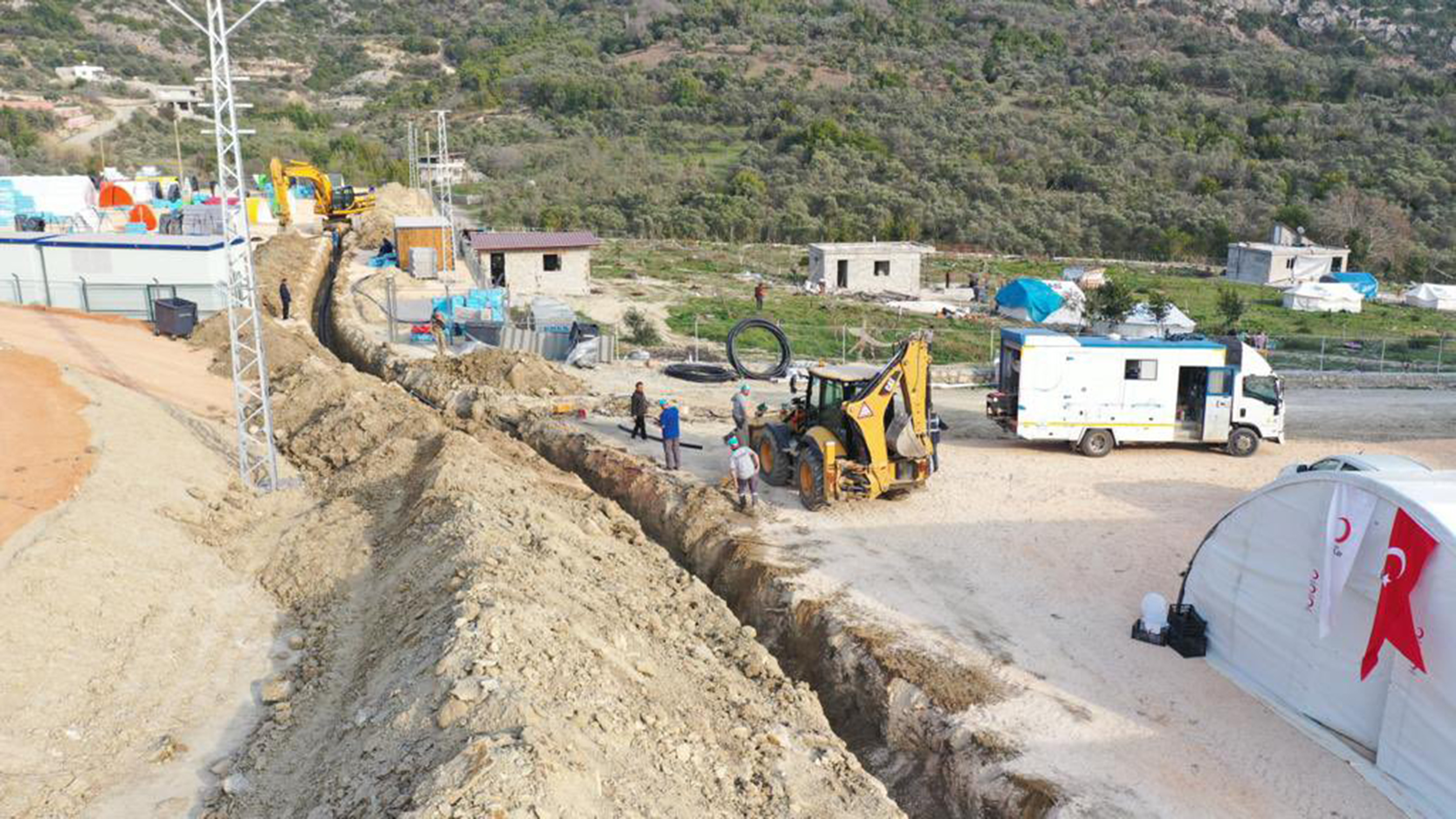 Konya Büyükşehir Hatay'da Su ve Kanalizasyon Şebekesini Ayağa Kaldırmak İçin Çalışıyor