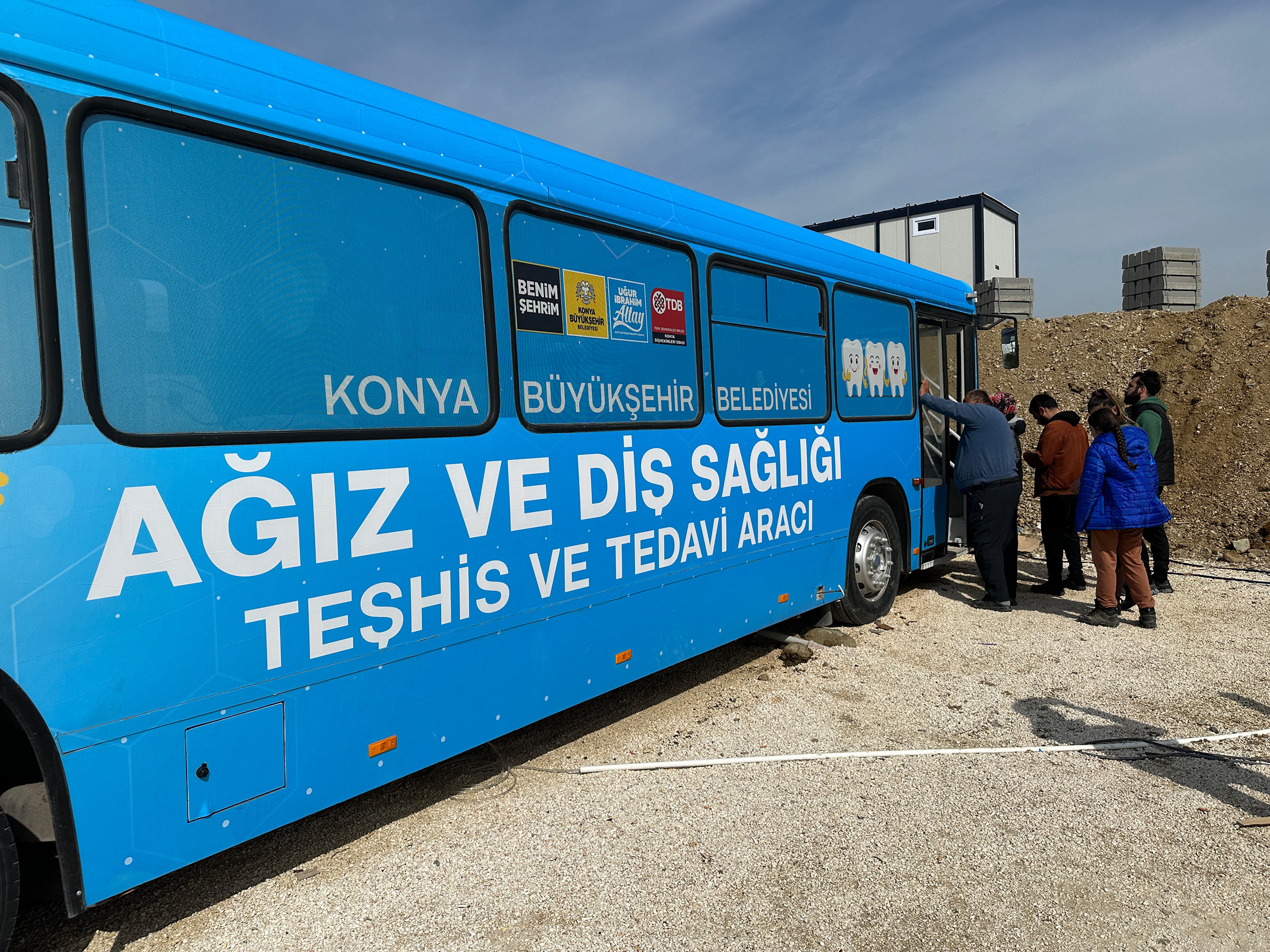 Konya Mobil Gözlük ve Diş Araçları Depremzedelere Derman Oluyor 