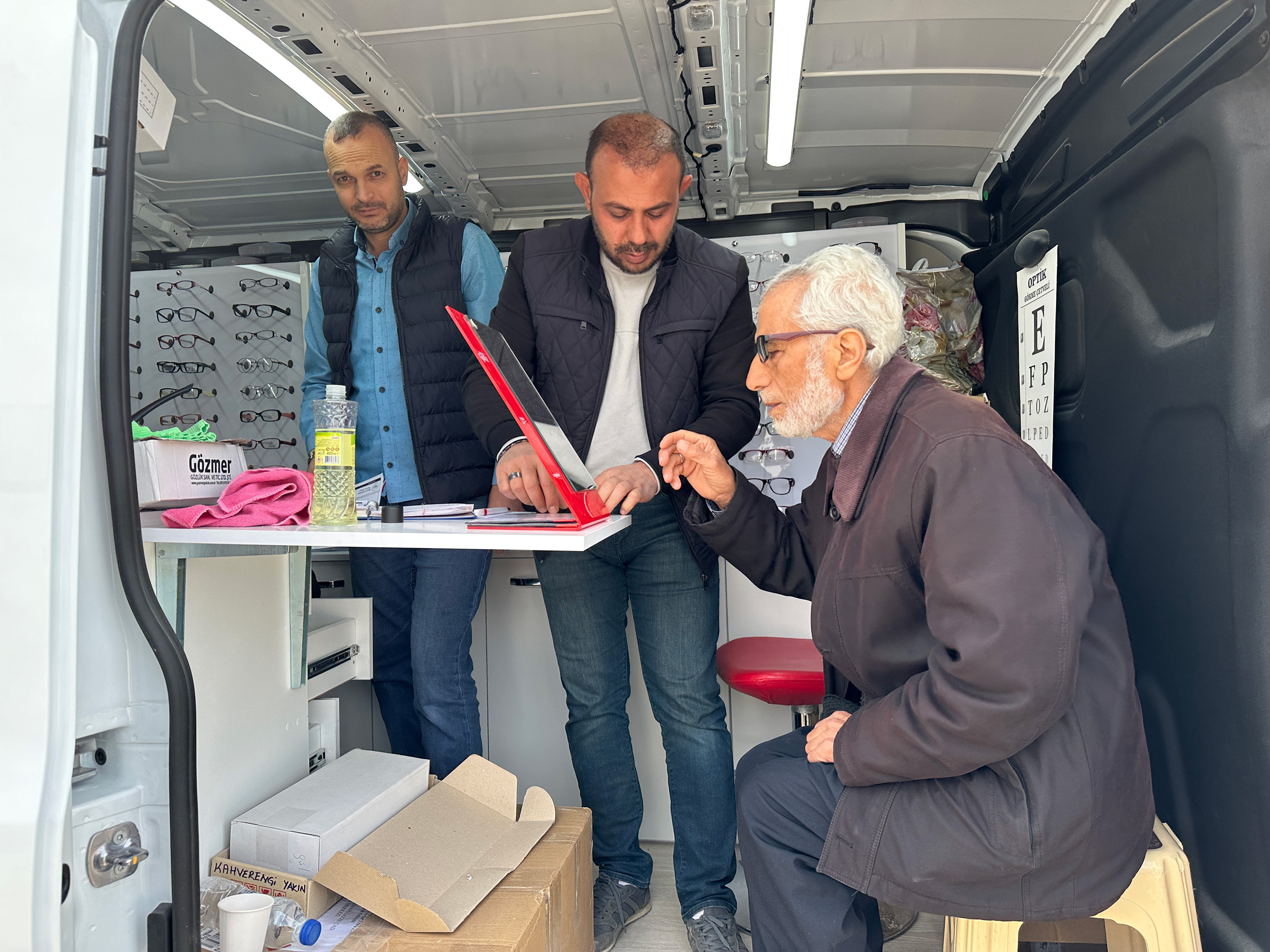 Konya Mobil Gözlük ve Diş Araçları Depremzedelere Derman Oluyor 