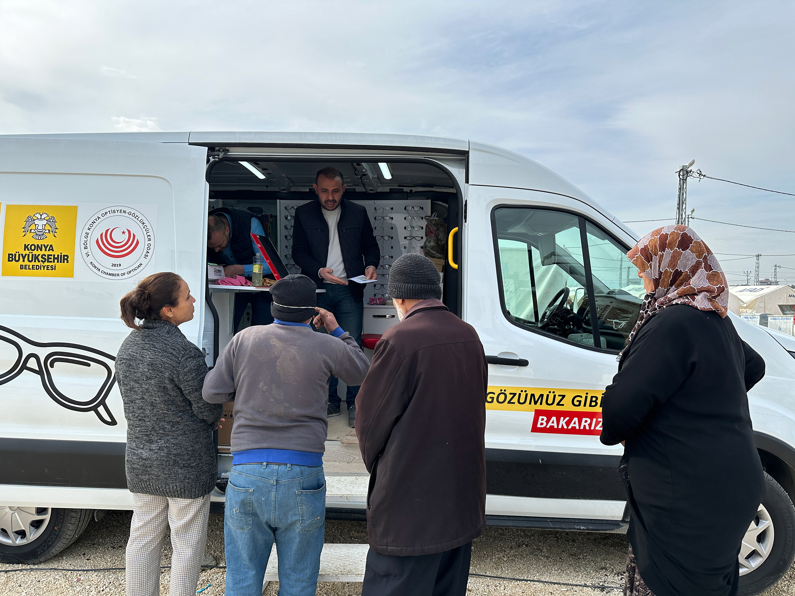 Konya Mobil Gözlük ve Diş Araçları Depremzedelere Derman Oluyor 