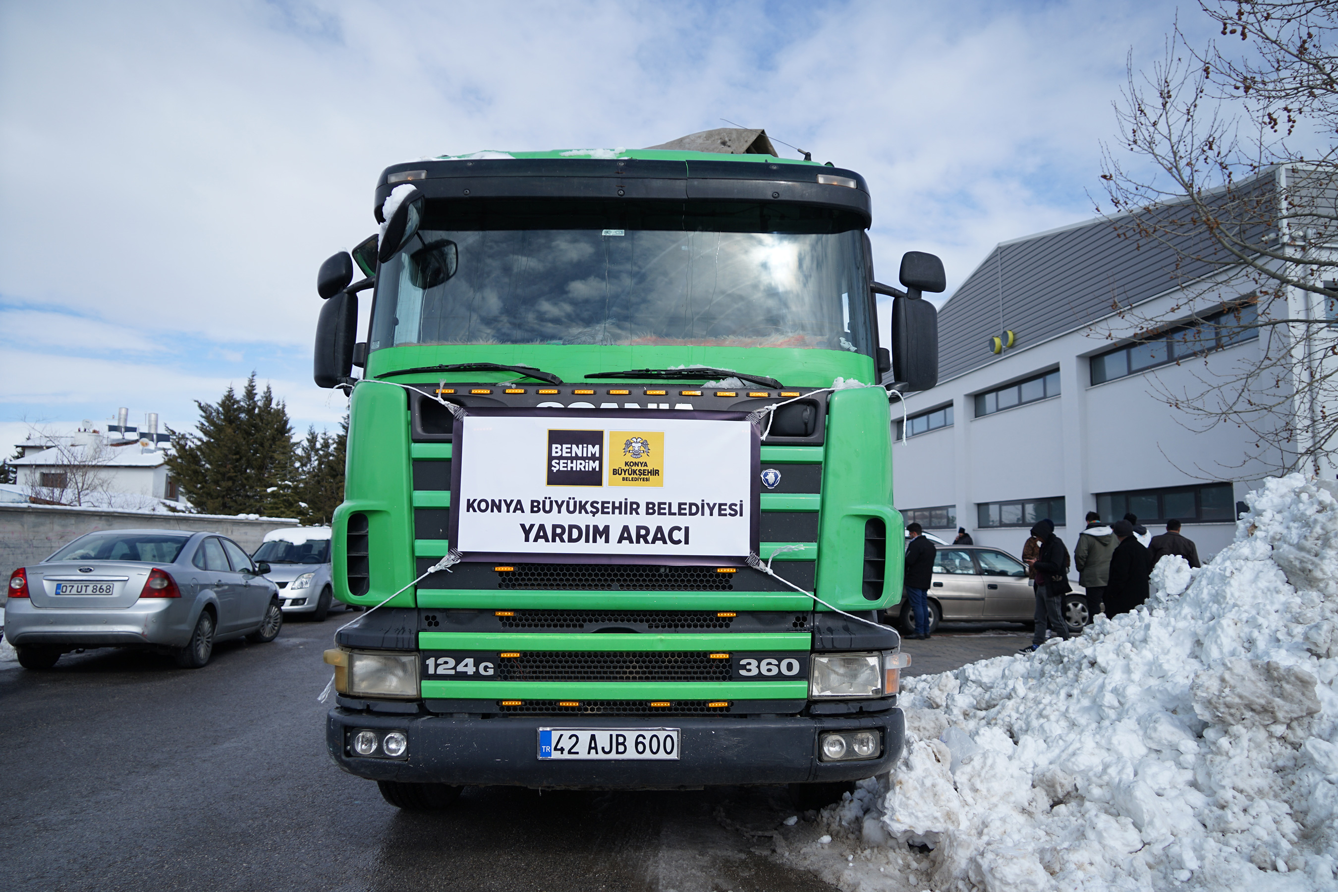 Konya Büyükşehir Belediyesi ve İlçe Belediyeleri Hatay'a 305 TIR Yardım Gönderdi