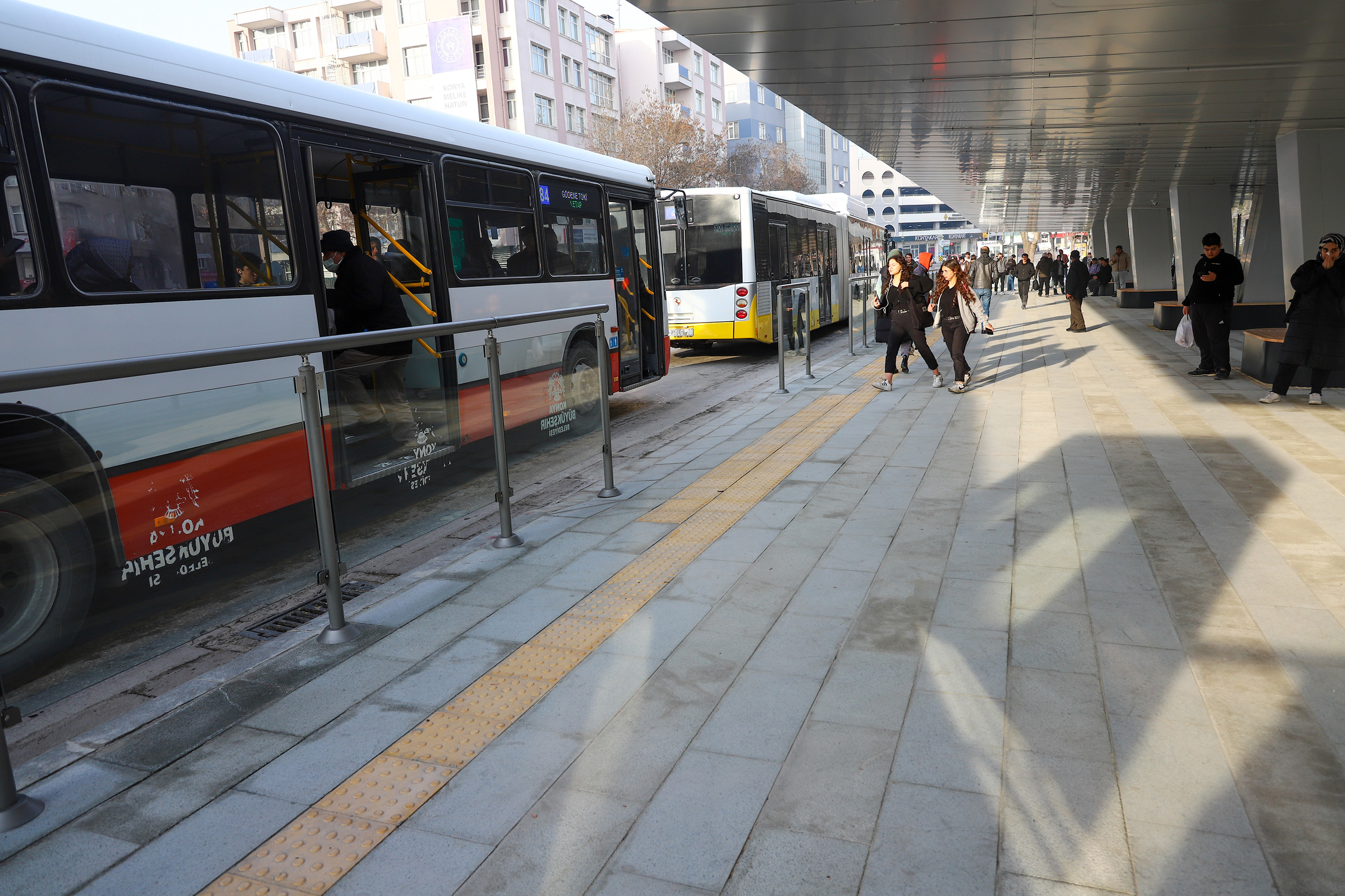 Kültürpark Otobüs Durakları Yeni Haliyle Hizmet Vermeye Başladı