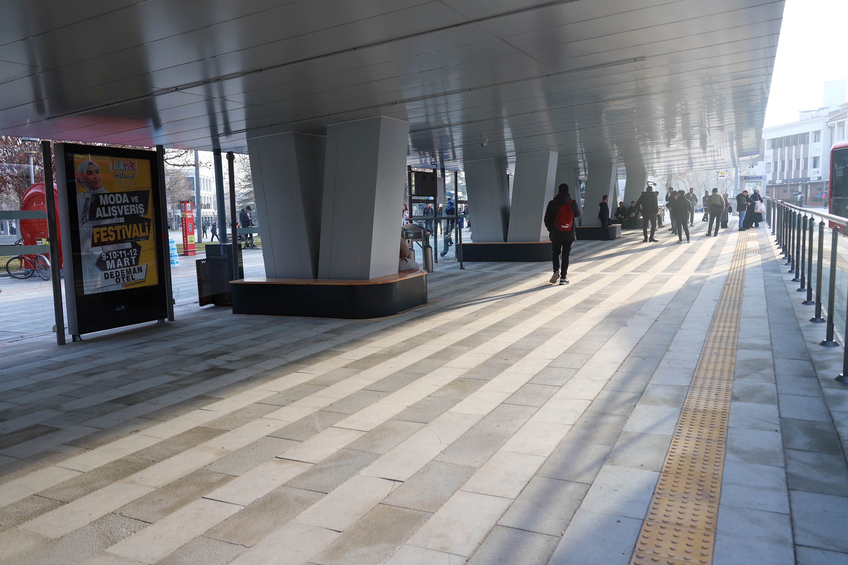 Kültürpark Otobüs Durakları Yeni Haliyle Hizmet Vermeye Başladı