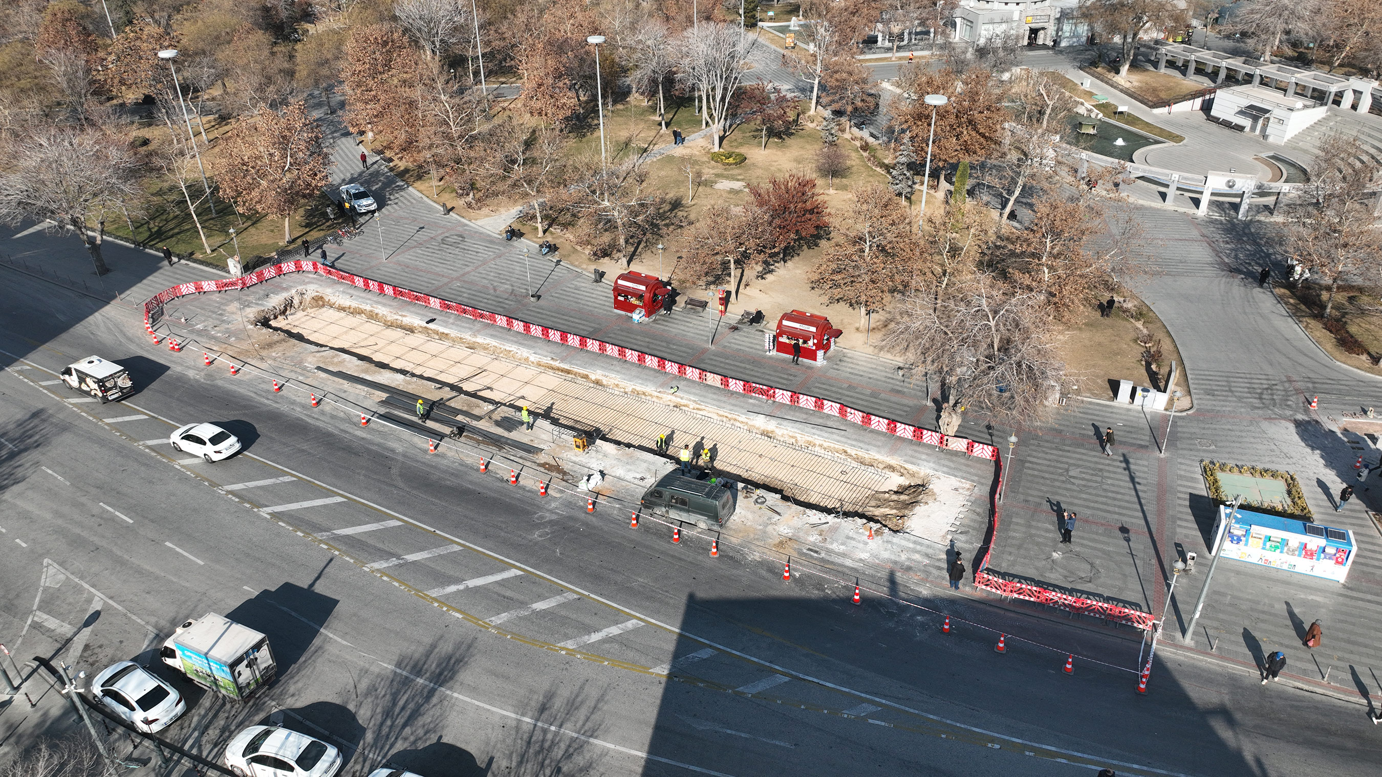 Konya Büyükşehir Kültürpark'a Kapalı Otobüs Durakları Yapıyor
