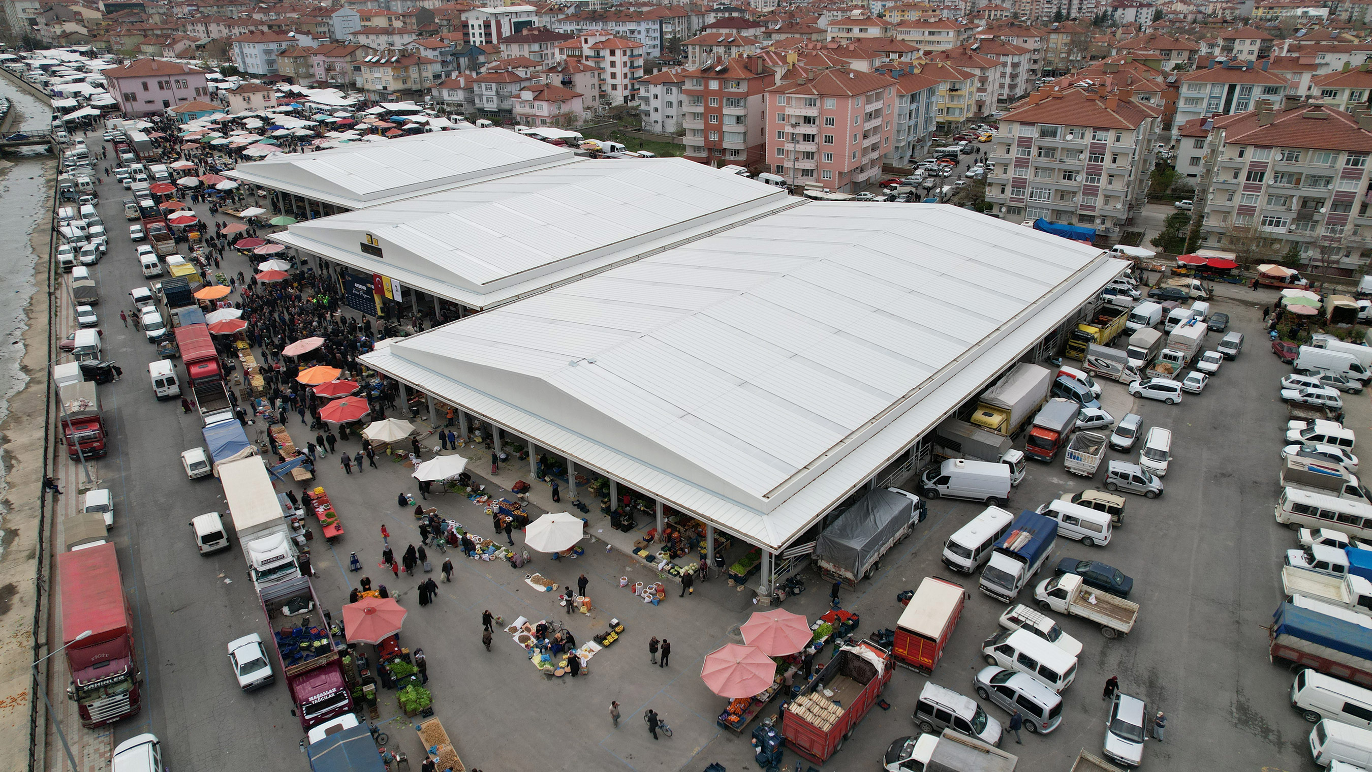 Büyükşehir'in Akşehir'e Kazandırdığı Kapalı Pazar Yeri'nin Açılışı Yapıldı
