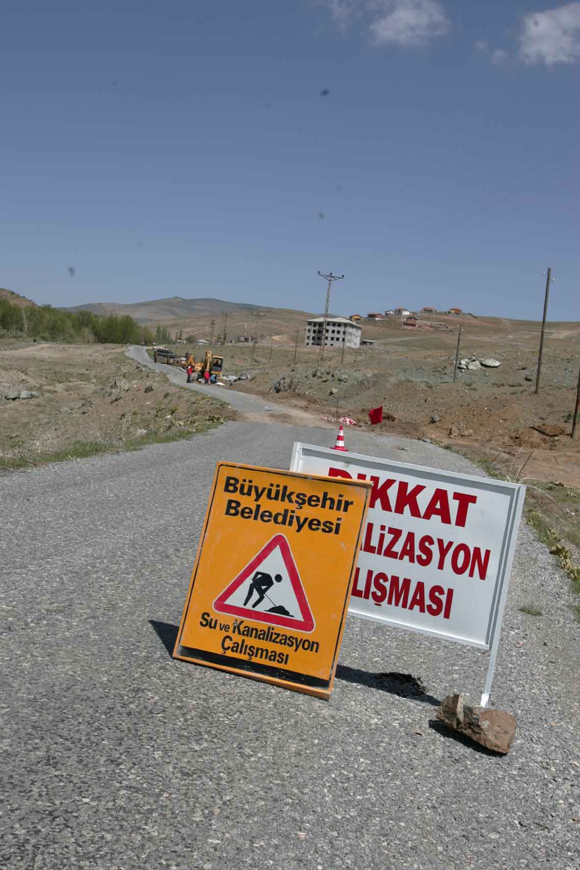 Büyükşehir Belediyesi Kendisine Bağlanan Beldelere Hizmet Götürmeye Başladı