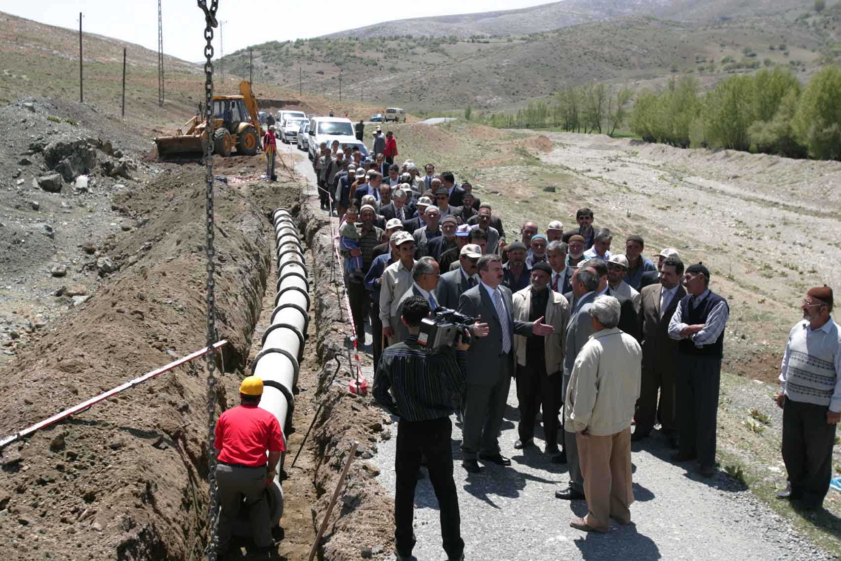 Büyükşehir Belediyesi Kendisine Bağlanan Beldelere Hizmet Götürmeye Başladı