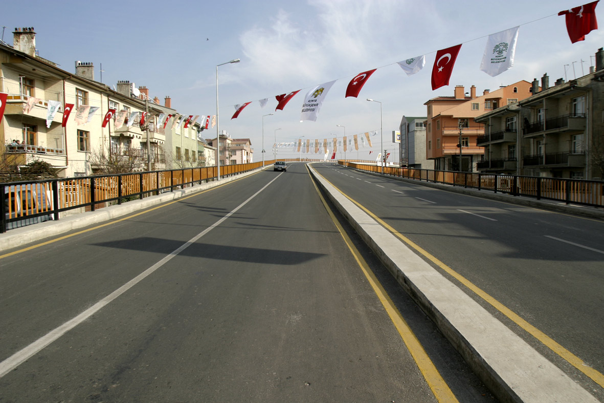 Aydınlık Üst Geçidi Hizmetinizde