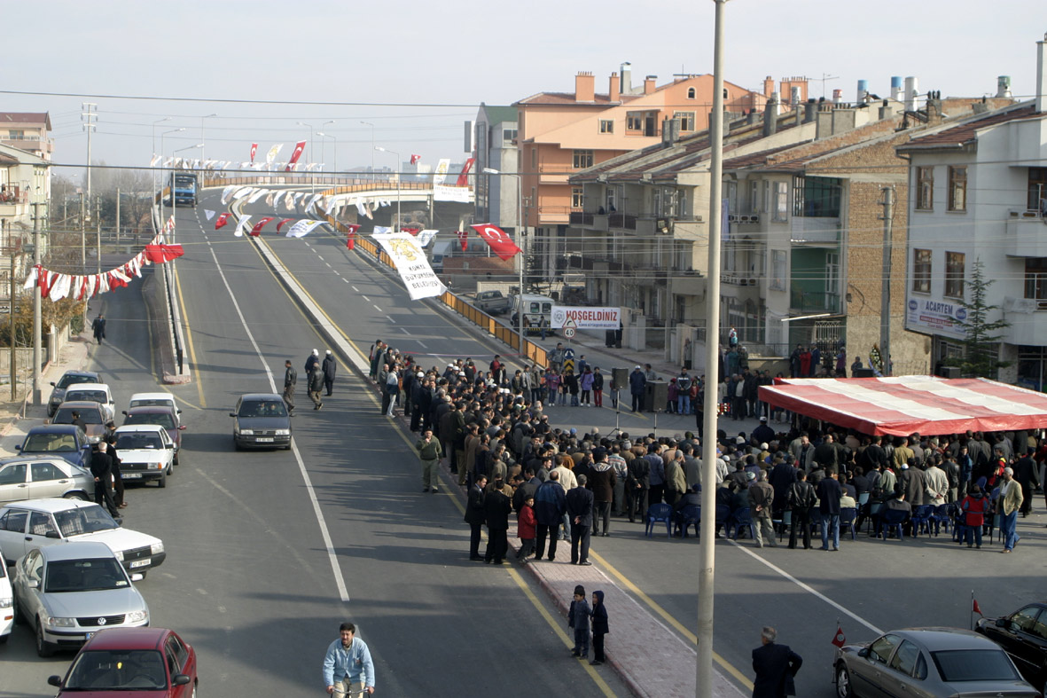 Aydınlık Üst Geçidi Hizmetinizde