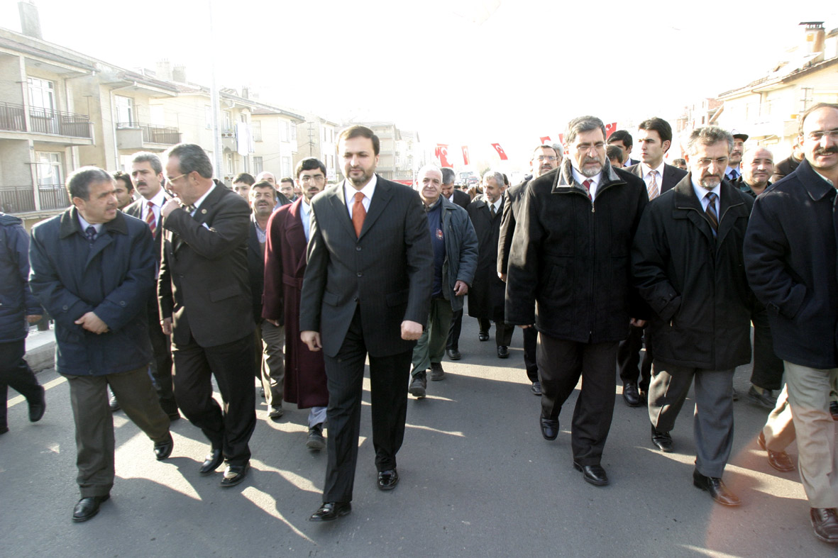 Aydınlık Üst Geçidi Hizmetinizde