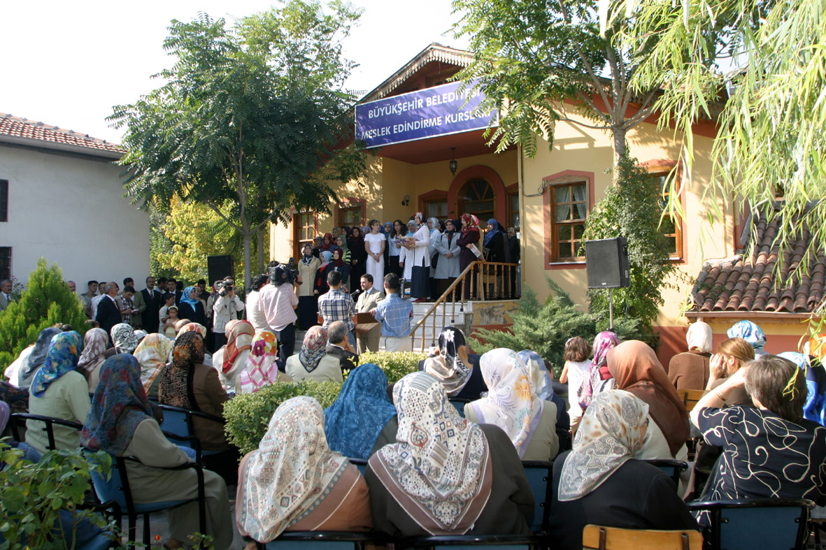 Büyükşehir Meslek Sahibi Yapıyor