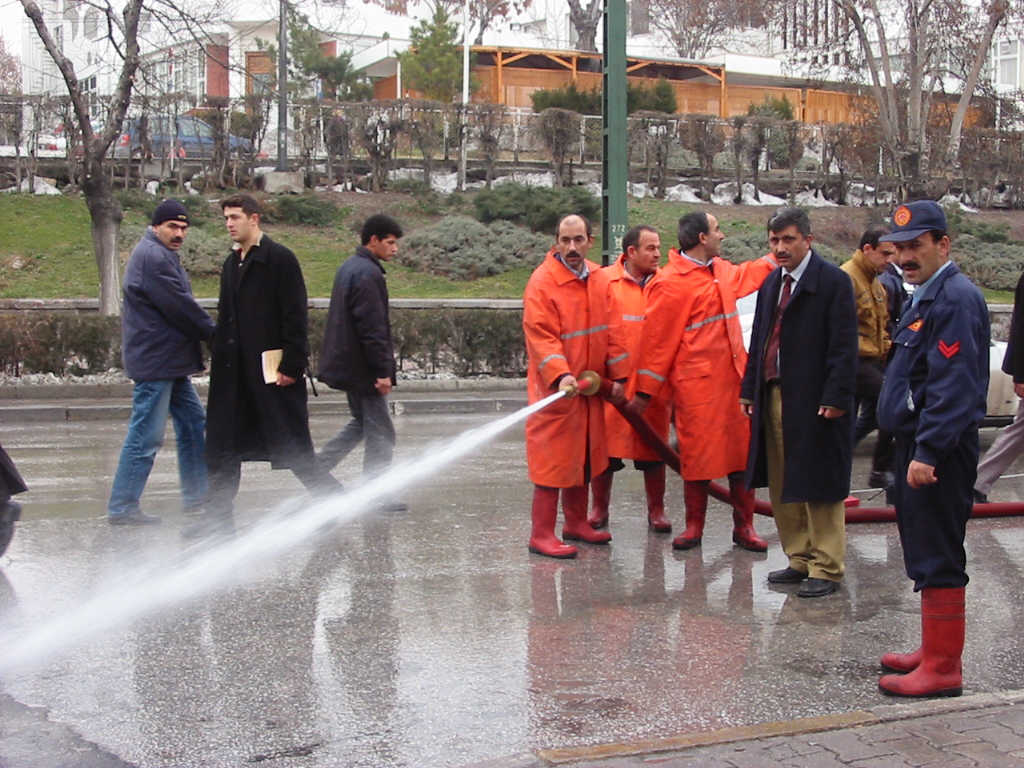 Yollar Yıkanıyor