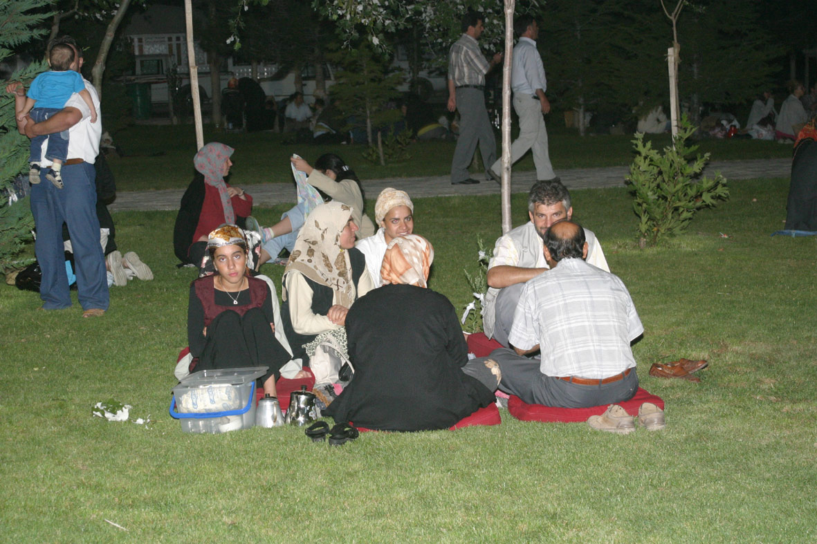 Ahmet Özhan Konseri ve Pilav İkramı