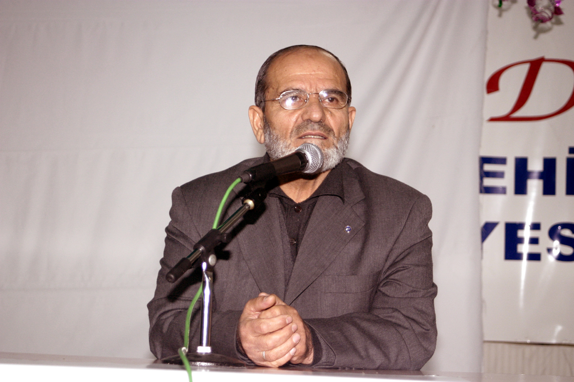 Zeki Soyak : Tarihimizi Öğrenmek Zorundayız