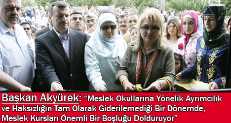Komek Yıl Sonu Sergisi Açıldı