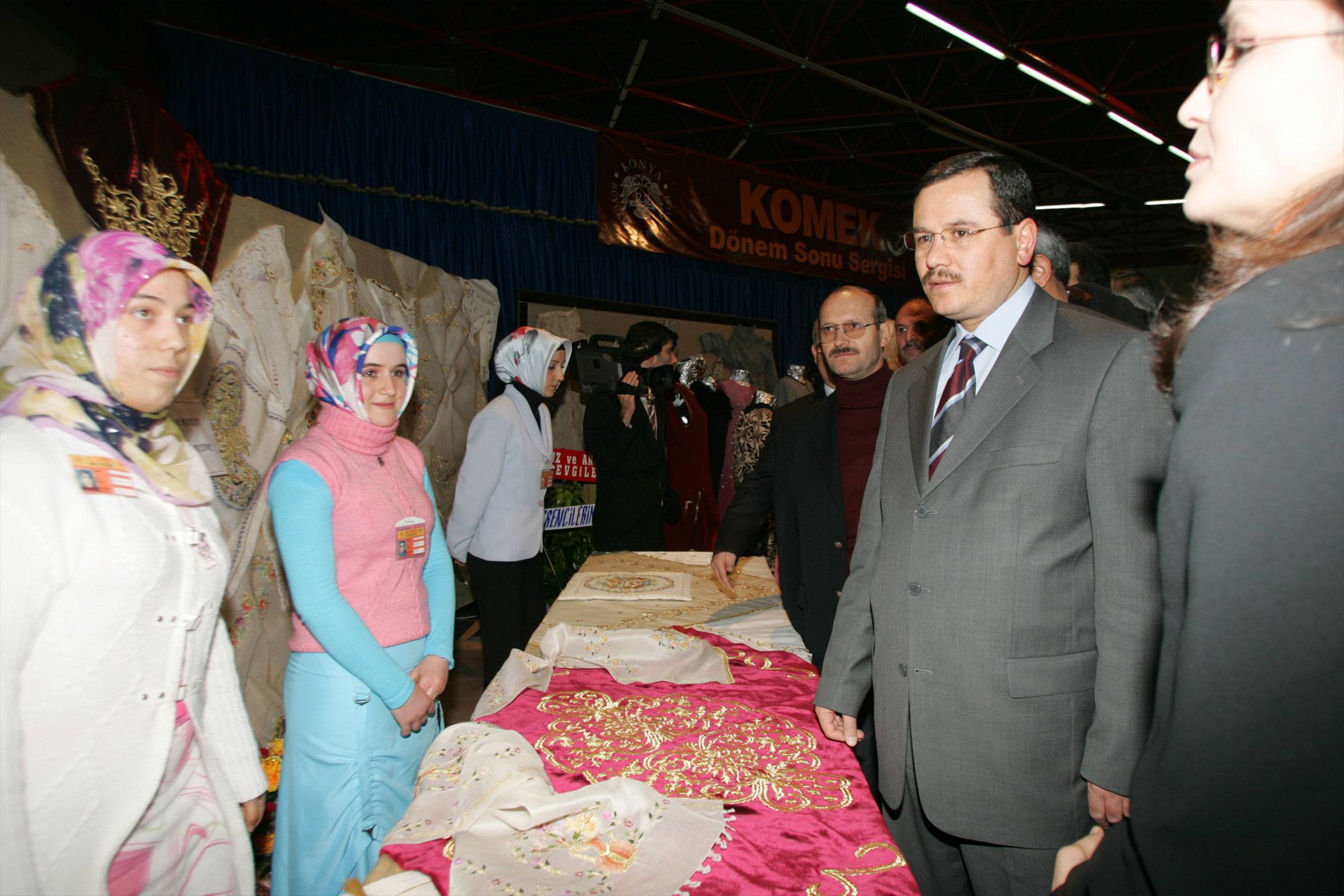 KOMEK GÖRÜCÜYE ÇIKTI