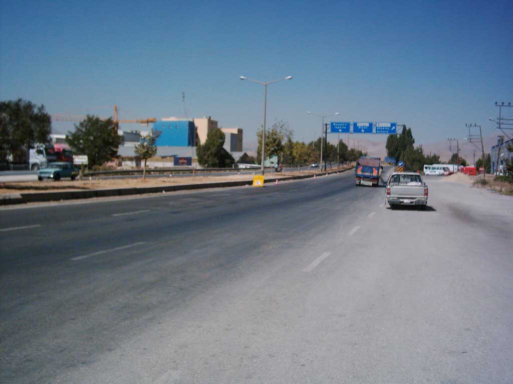 Adana Çevre Yolu Orta Refüj Yeşil Alan Çalışmaları
