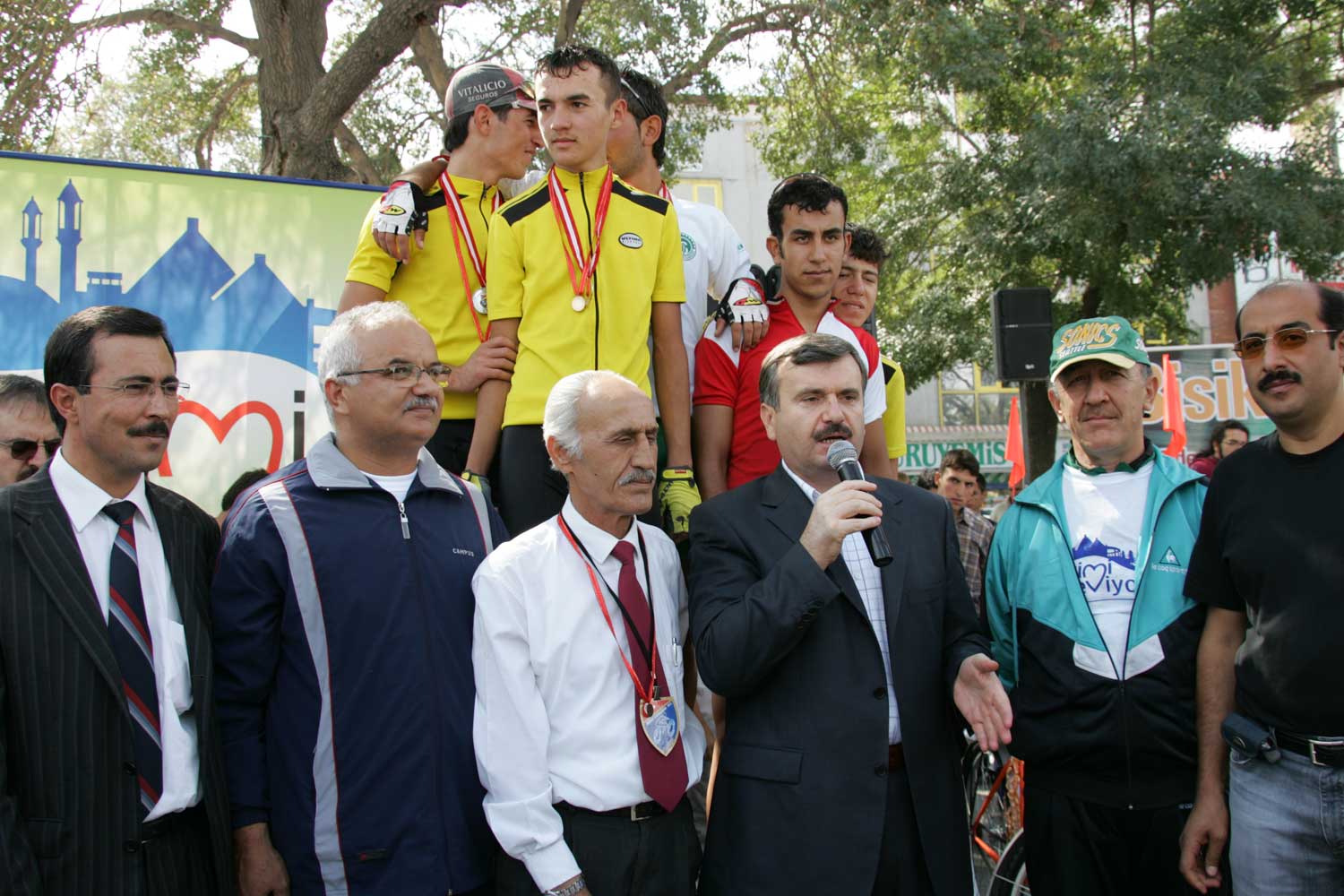 YÜZLERCE BİSİKLETLİ, VELESBİT ŞENLİĞİ’NDE BULUŞTU