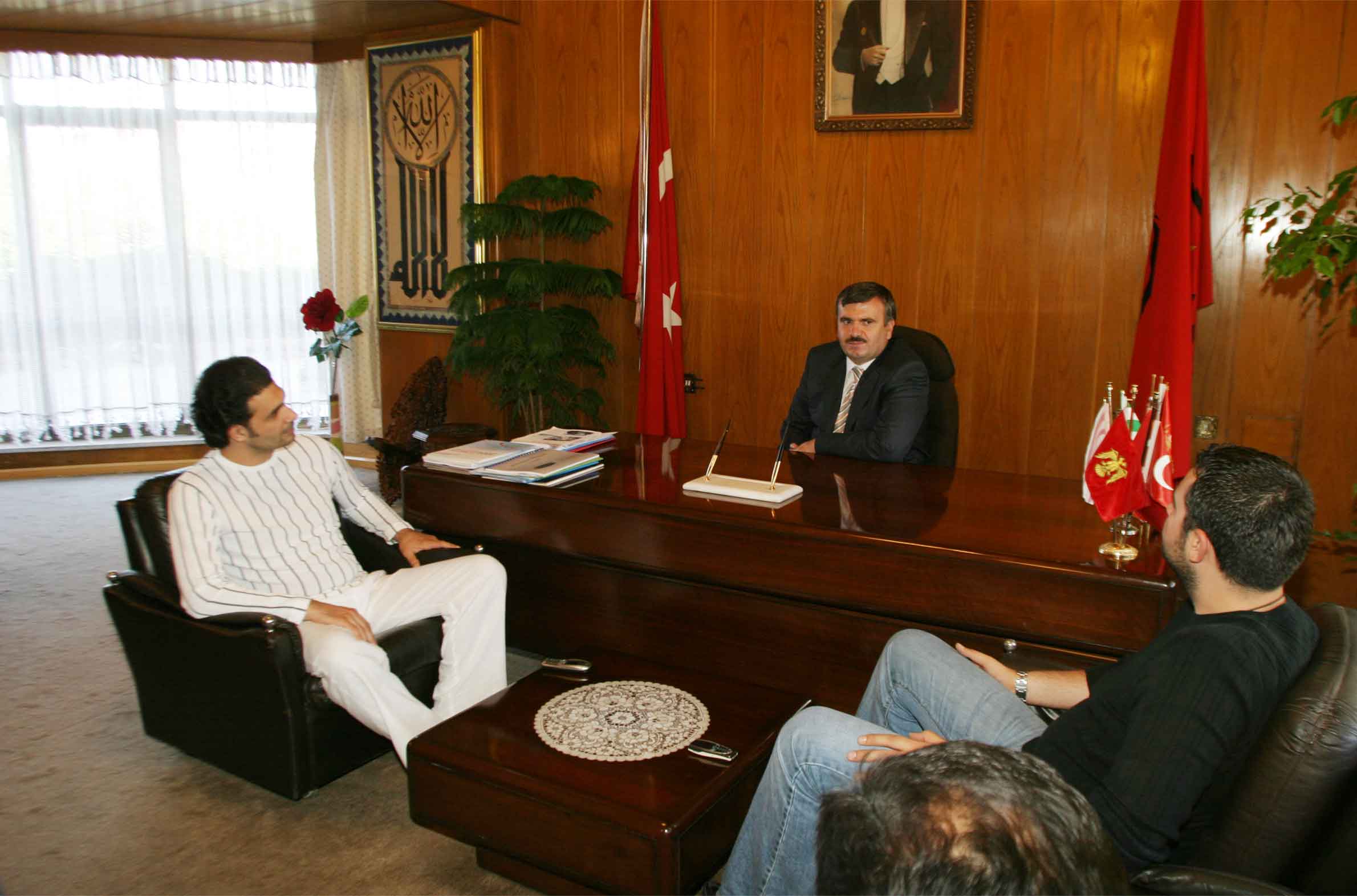 SANATÇI UĞUR IŞILAK?TAN BAŞKAN AKYÜREK?E ZİYARET