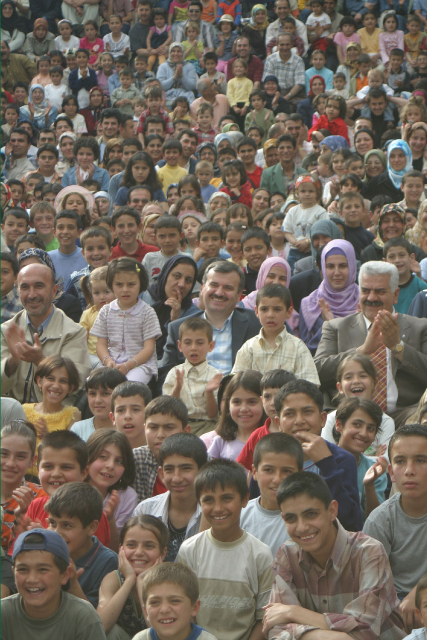 ÇOCUKLAR ŞENLENDİ
