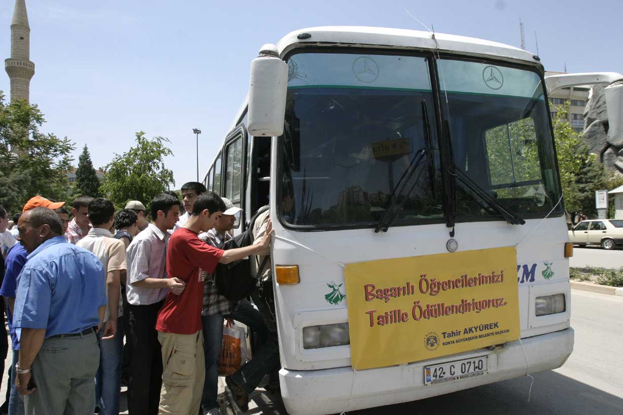 Büyükşehir Belediyesi Başarılı Öğrencileri Kampa Götürüyor...