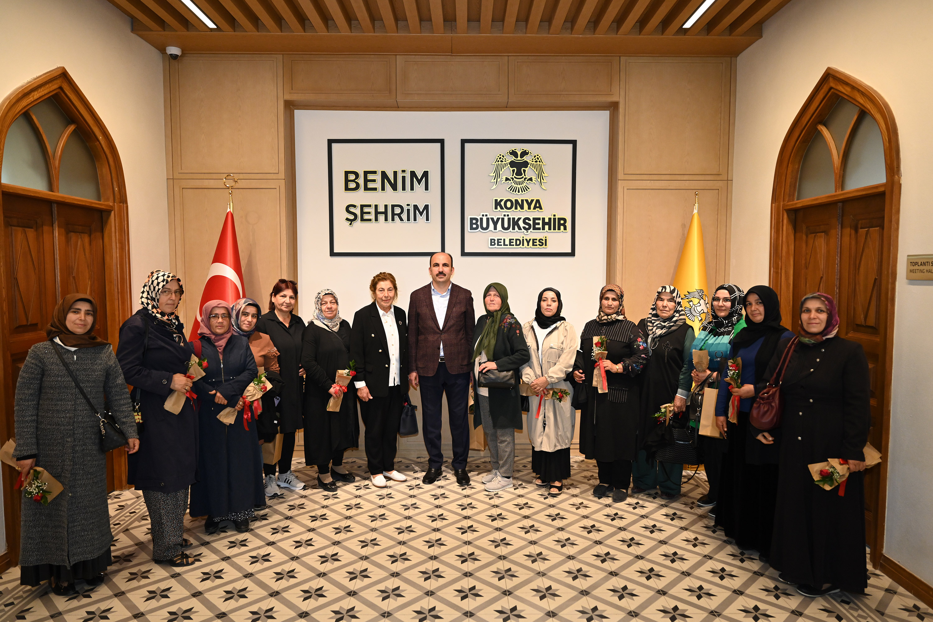 BAŞKAN ALTAY “DÜNYA KADIN ÇİFTÇİLER GÜNÜ” DOLAYISIYLA KADIN ÇİFTÇİLERLE BULUŞTU