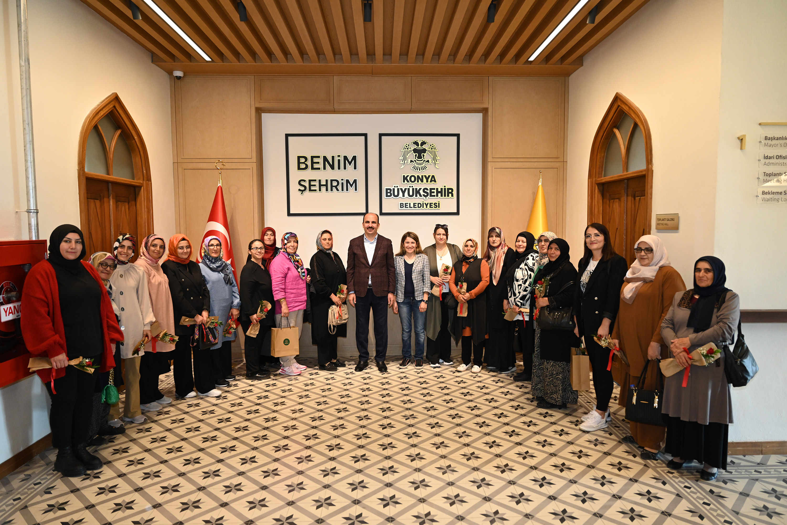 BAŞKAN ALTAY “DÜNYA KADIN ÇİFTÇİLER GÜNÜ” DOLAYISIYLA KADIN ÇİFTÇİLERLE BULUŞTU