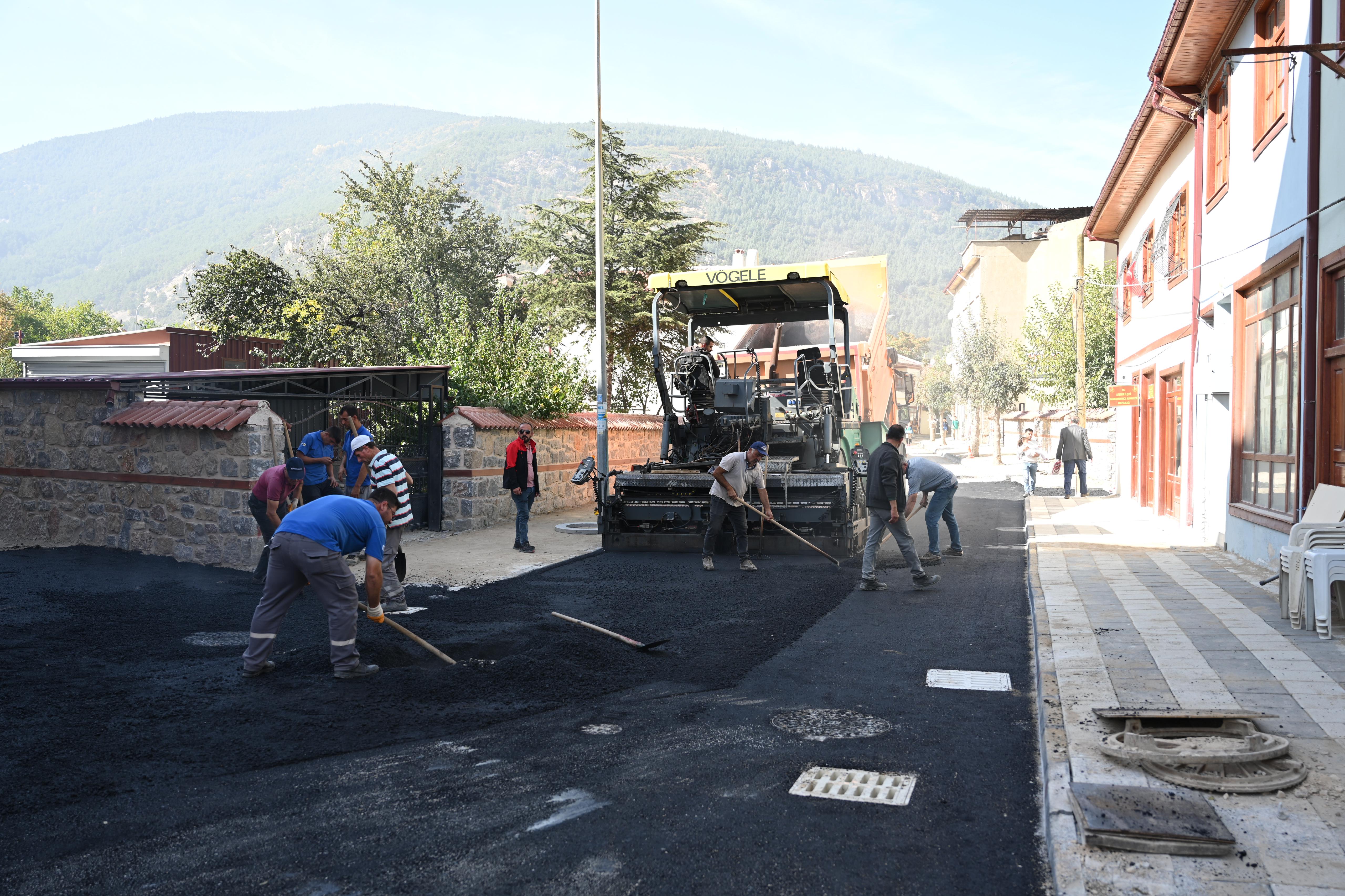 BAŞKAN ALTAY: “AKŞEHİR MERKEZDEKİ CADDELERİ SICAK ASFALTLA DONATIYORUZ”