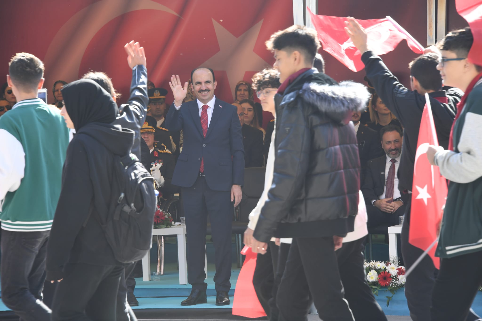 KONYA BÜYÜKŞEHİR KONYA’NIN CADDELERİNİ ŞANLI BAYRAĞIMIZLA DONATTI