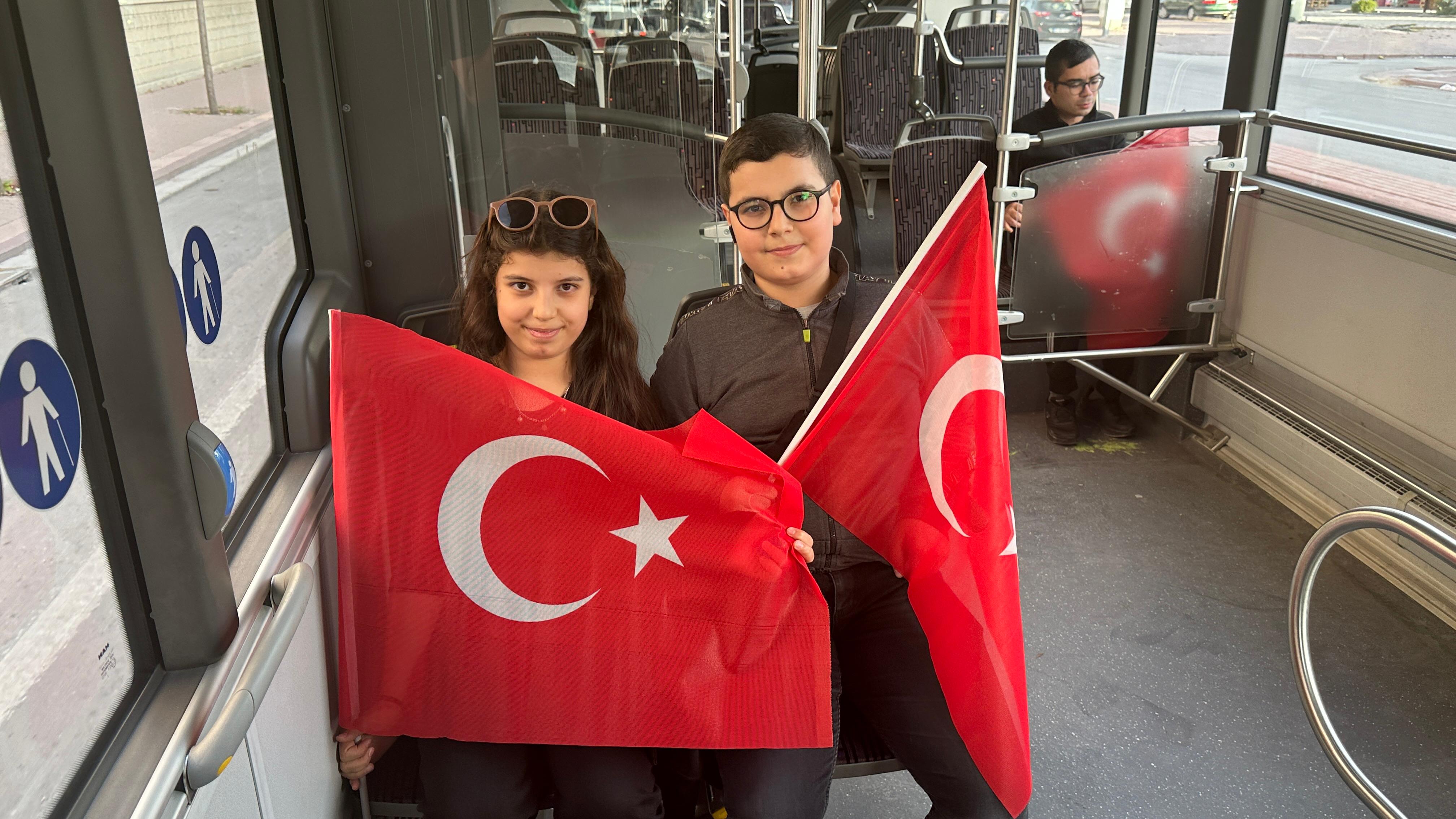 KONYA BÜYÜKŞEHİR KONYA’NIN CADDELERİNİ ŞANLI BAYRAĞIMIZLA DONATTI