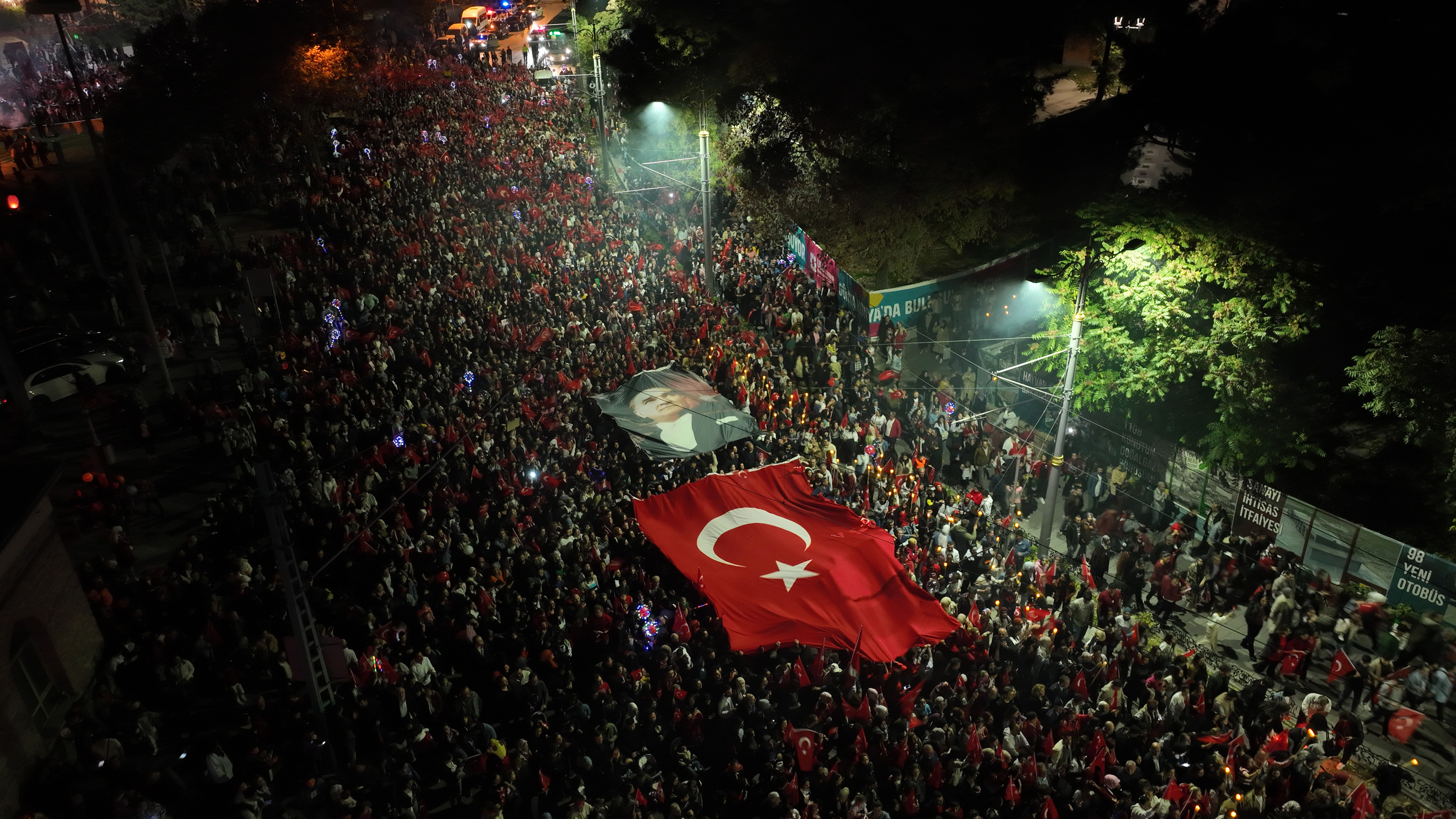 KONYA'DA CUMHURİYET'İN 100. YILI COŞKUYLA KUTLANDI
