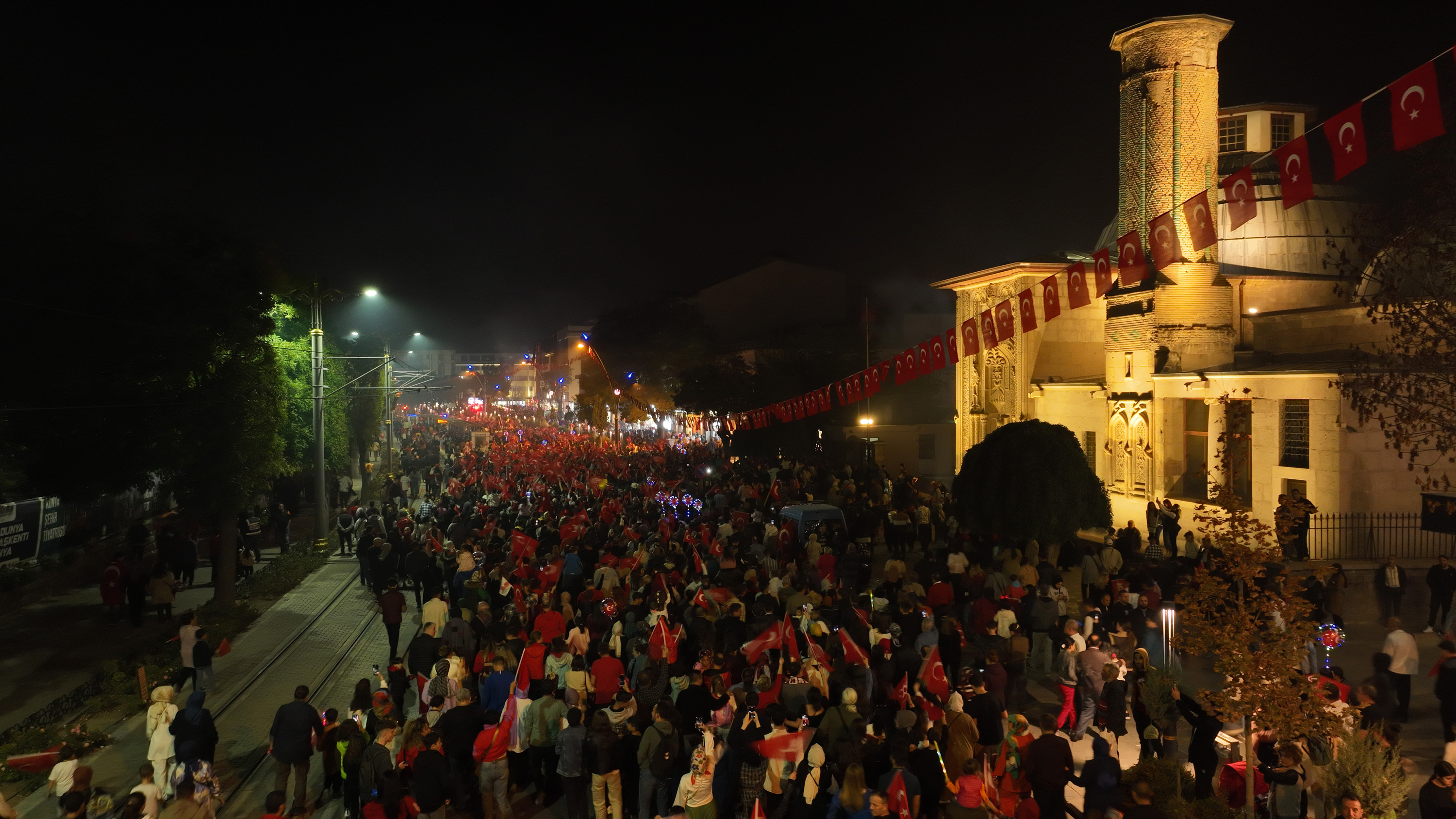 KONYA'DA CUMHURİYET'İN 100. YILI COŞKUYLA KUTLANDI