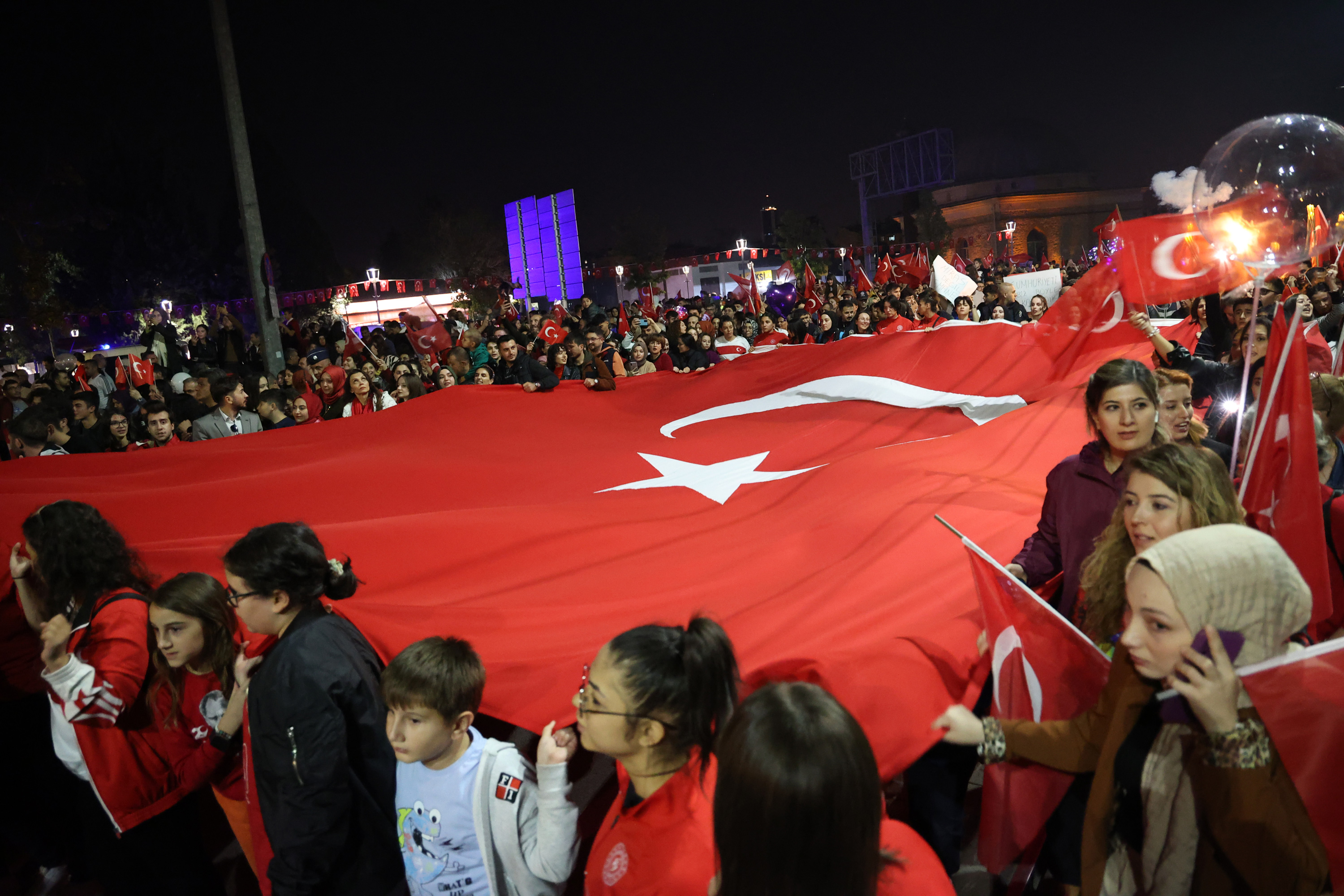 KONYA'DA CUMHURİYET'İN 100. YILI COŞKUYLA KUTLANDI