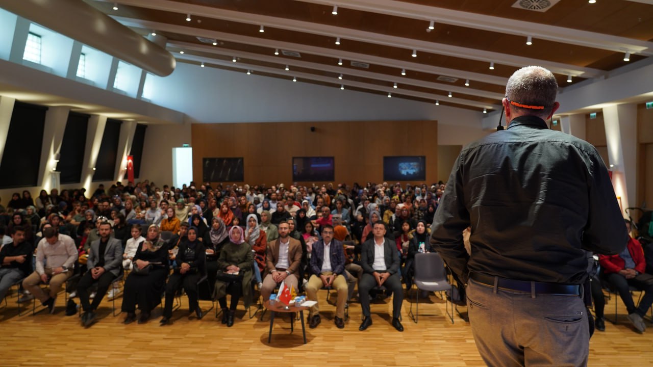 BİLGEHANELER’DE “EĞİTİMLİ AİLELER BİLGE NESİLLER” PROGRAMLARI SÜRÜYOR