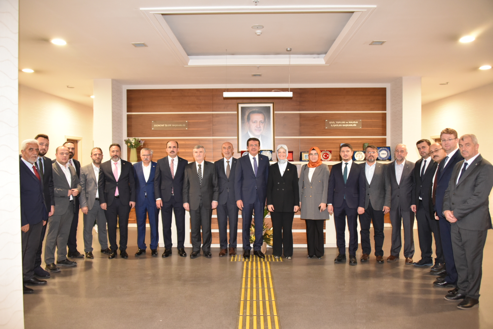 BAŞKAN ALTAY, MİLLETVEKİLLERİ VE AK PARTİ İL YÖNETİMİ GENEL BAŞKAN YARDIMCILARINI ZİYARET ETTİ