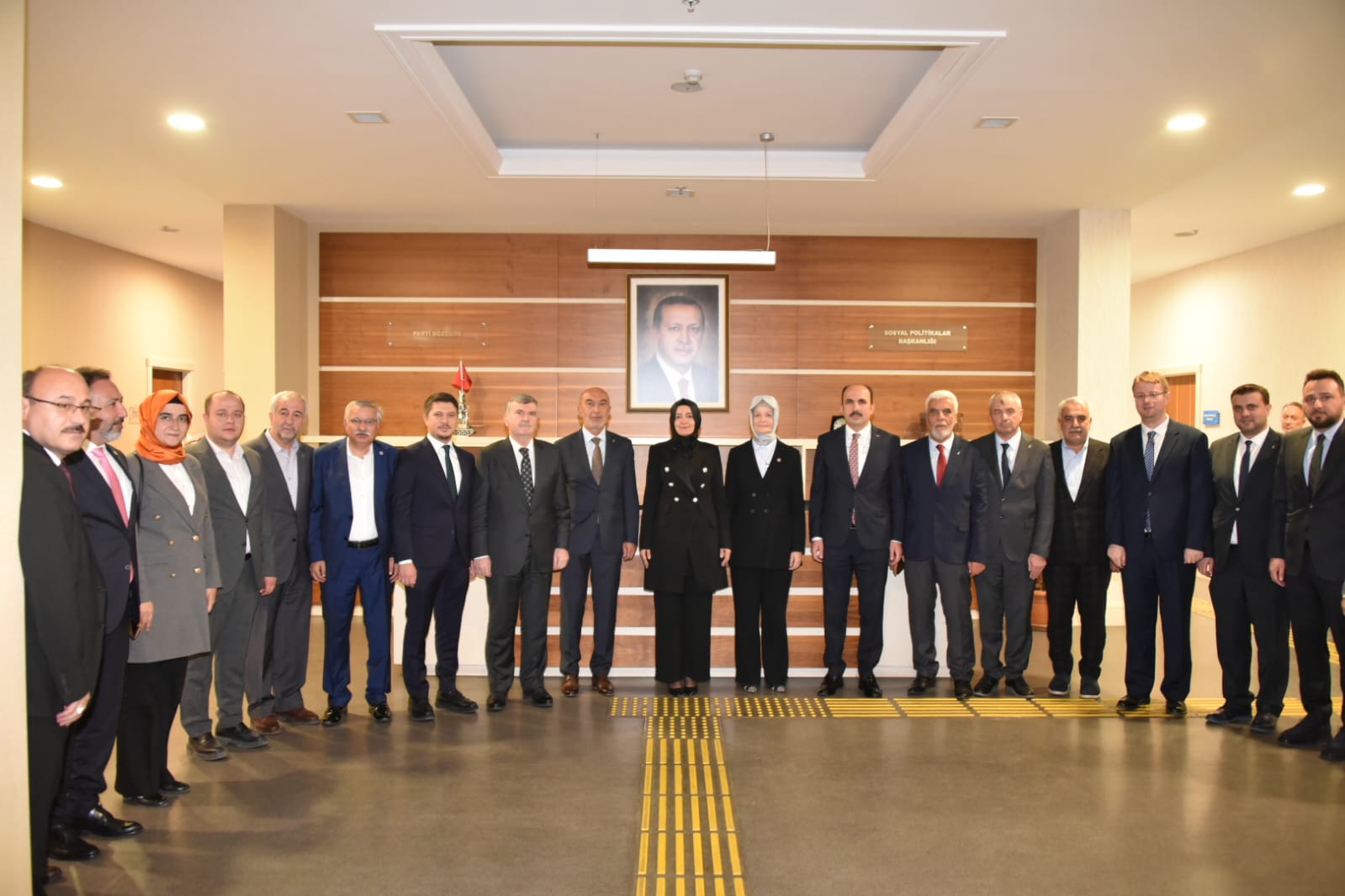 BAŞKAN ALTAY, MİLLETVEKİLLERİ VE AK PARTİ İL YÖNETİMİ GENEL BAŞKAN YARDIMCILARINI ZİYARET ETTİ