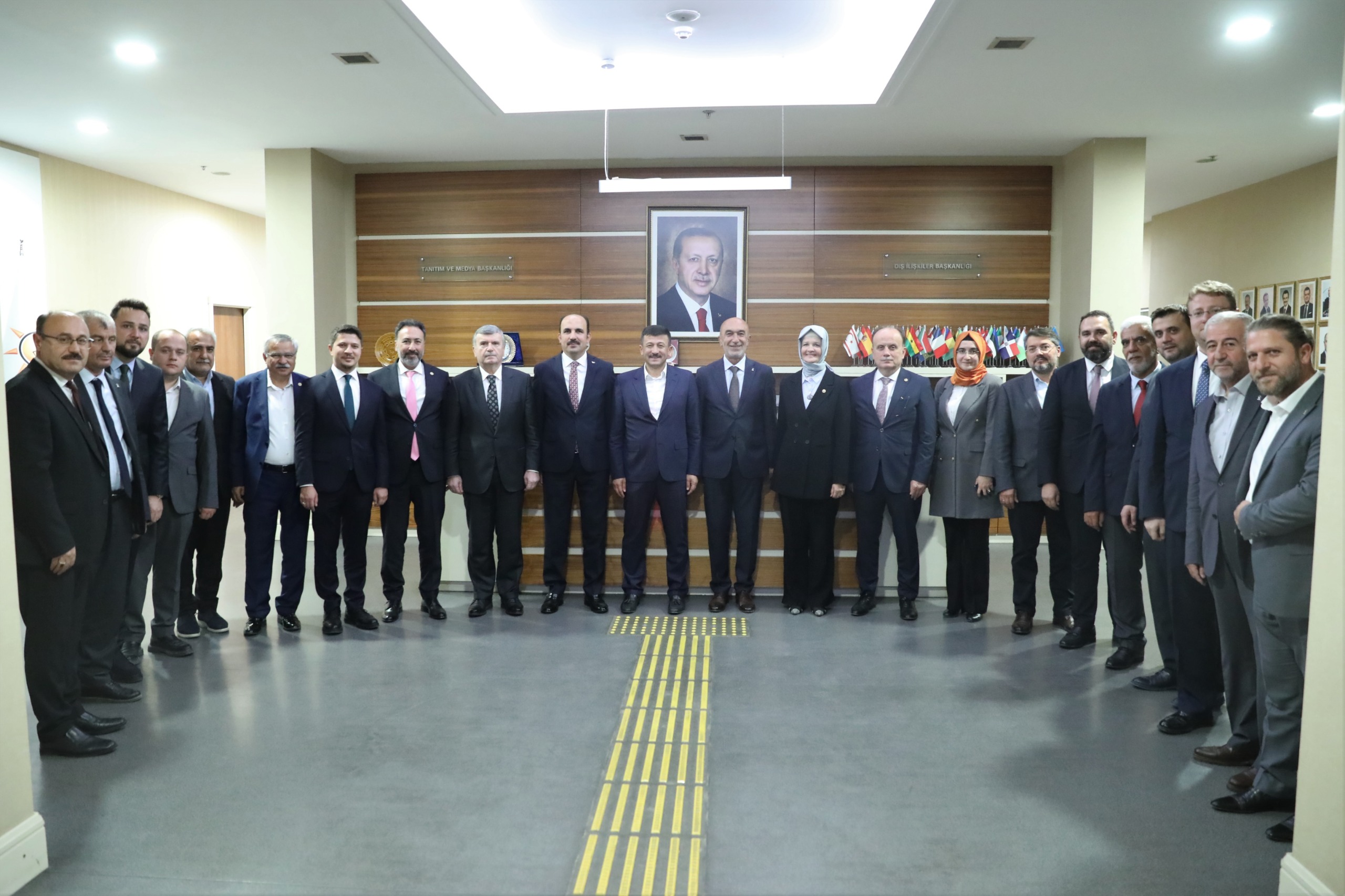 BAŞKAN ALTAY, MİLLETVEKİLLERİ VE AK PARTİ İL YÖNETİMİ GENEL BAŞKAN YARDIMCILARINI ZİYARET ETTİ