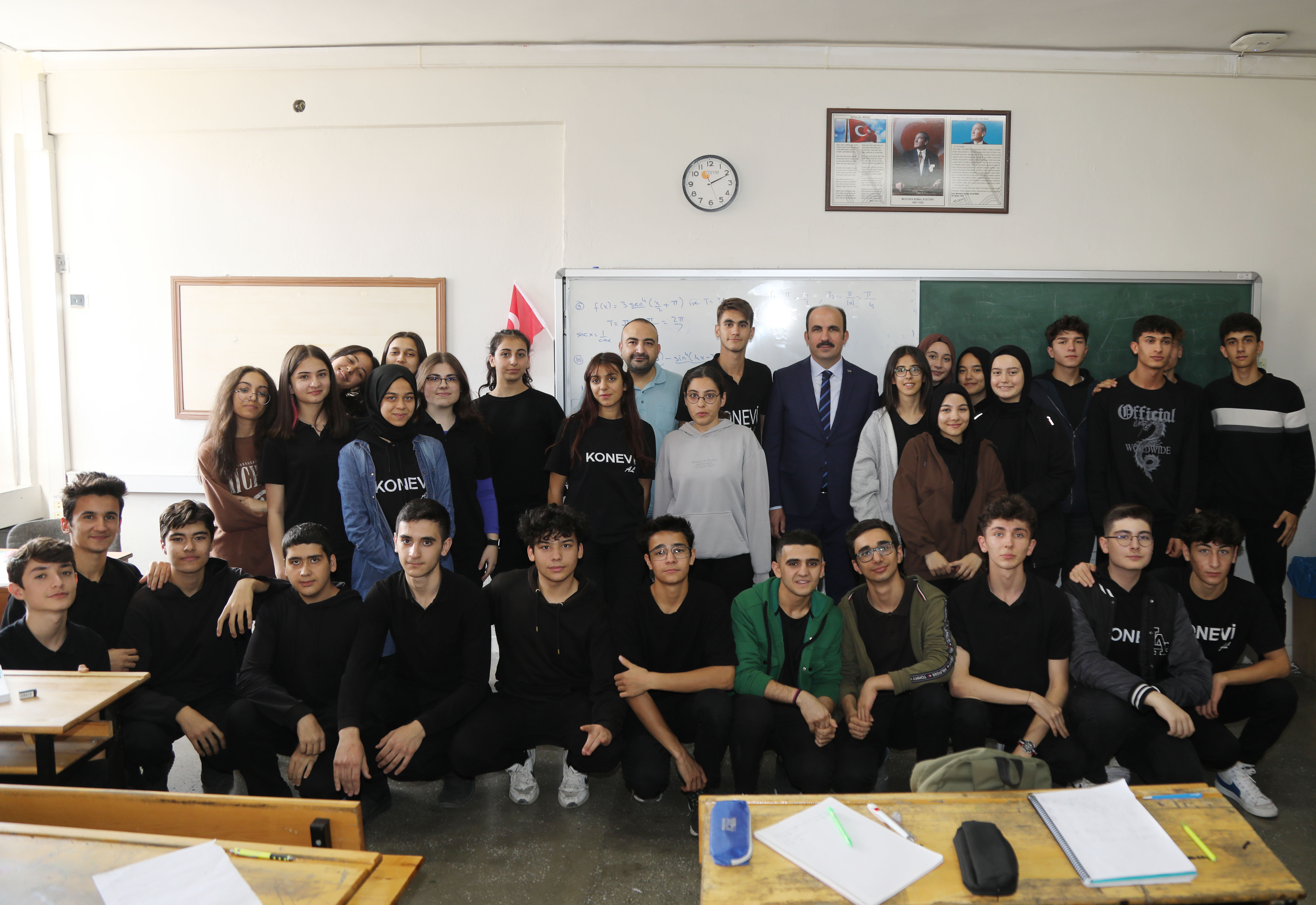 BAŞKAN ALTAY LİSE ÖĞRENCİLERİYLE BULUŞTU