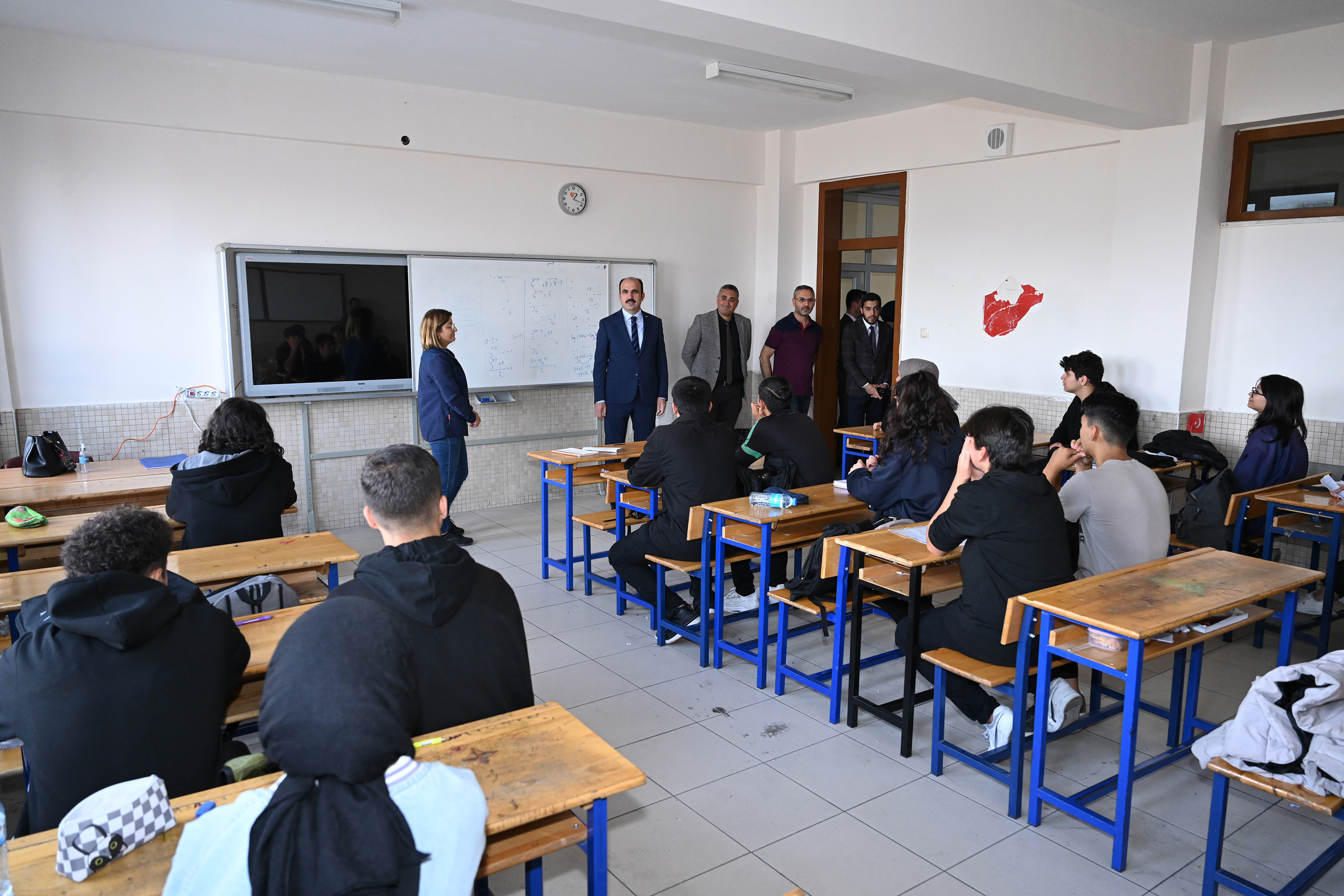BAŞKAN ALTAY LİSE ÖĞRENCİLERİYLE BULUŞTU