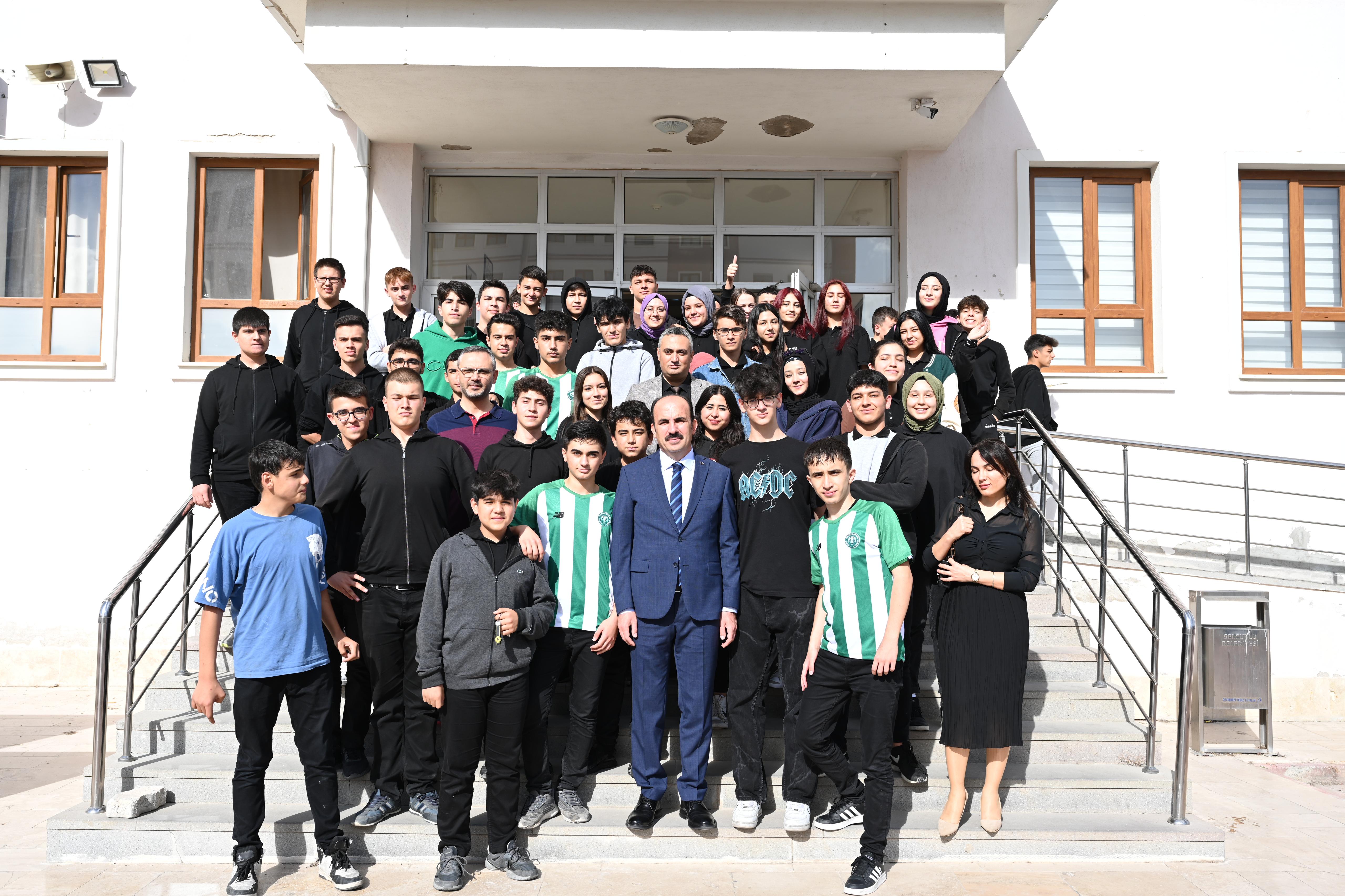 BAŞKAN ALTAY LİSE ÖĞRENCİLERİYLE BULUŞTU