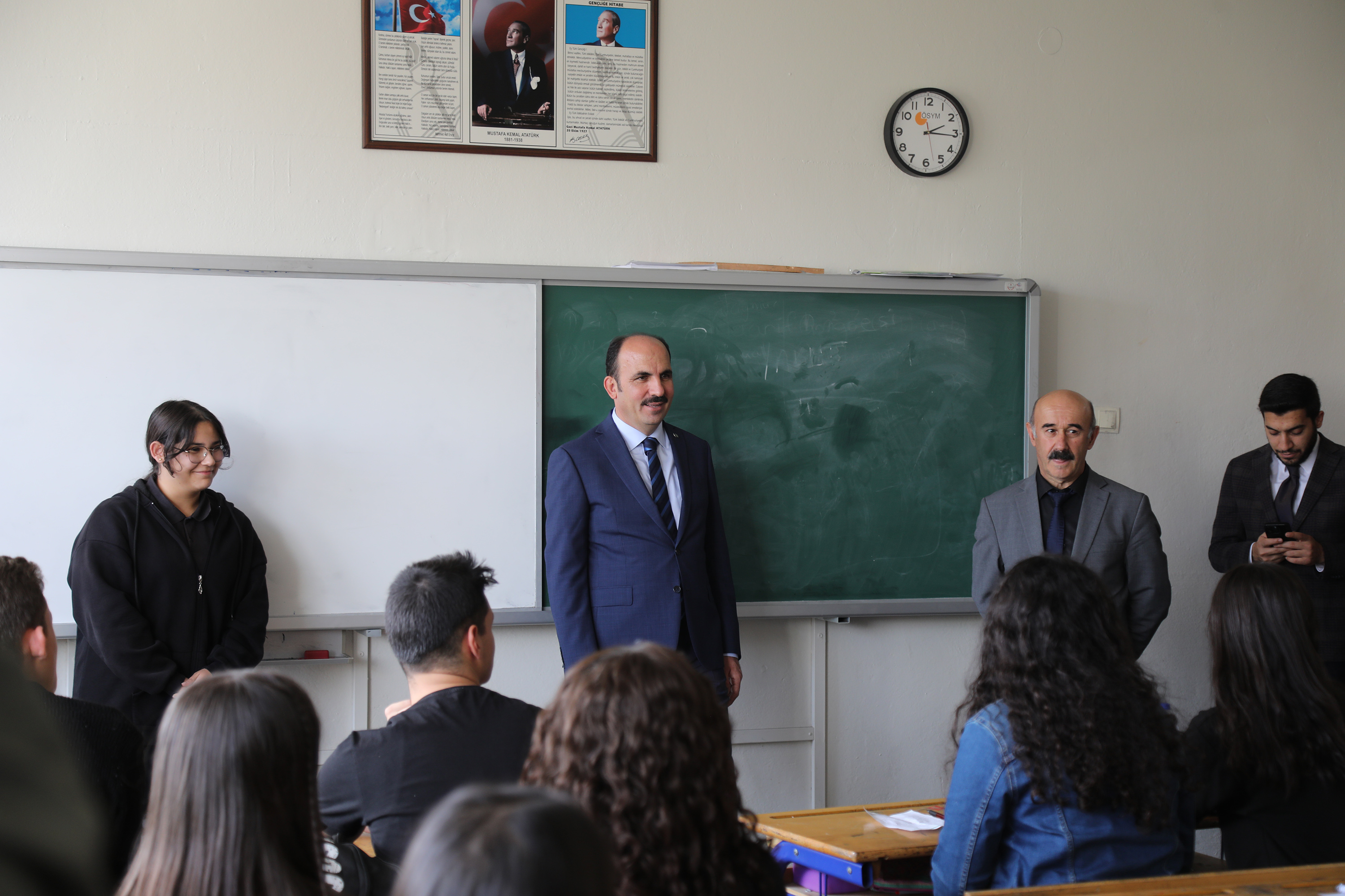 BAŞKAN ALTAY LİSE ÖĞRENCİLERİYLE BULUŞTU