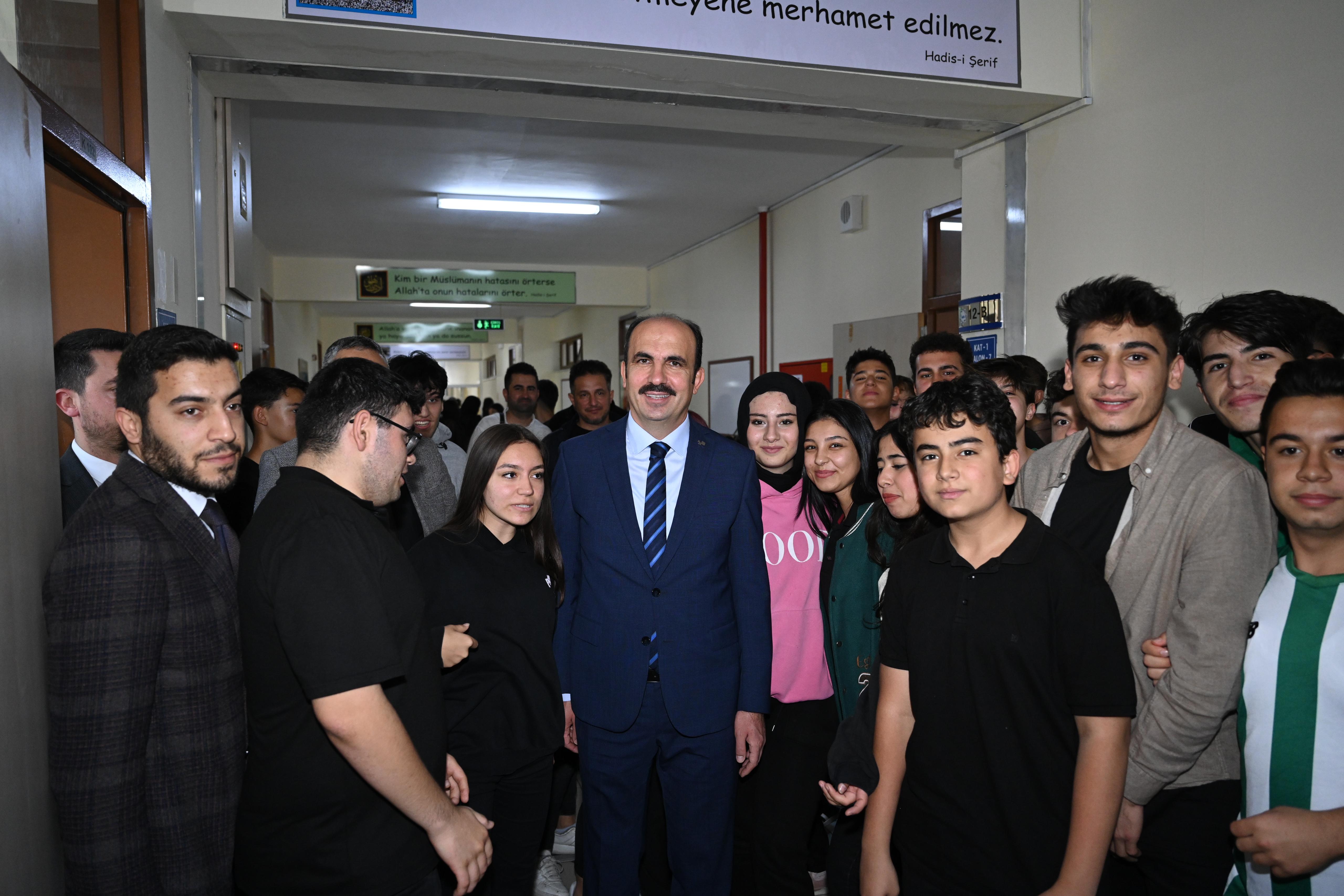 BAŞKAN ALTAY LİSE ÖĞRENCİLERİYLE BULUŞTU