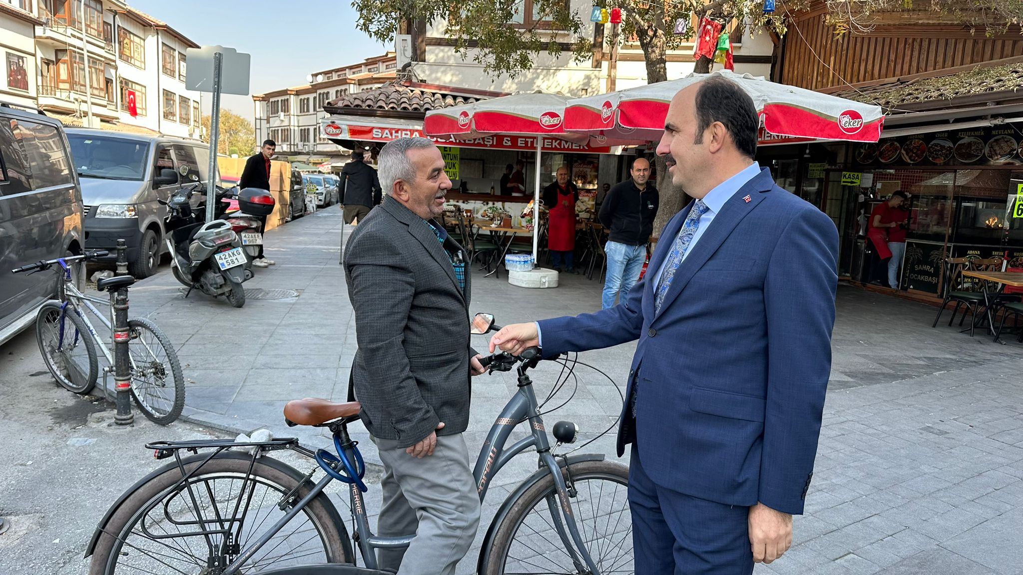 BAŞKAN ALTAY ŞEHİR MERKEZİNDE ESNAFLARI ZİYARET ETTİ