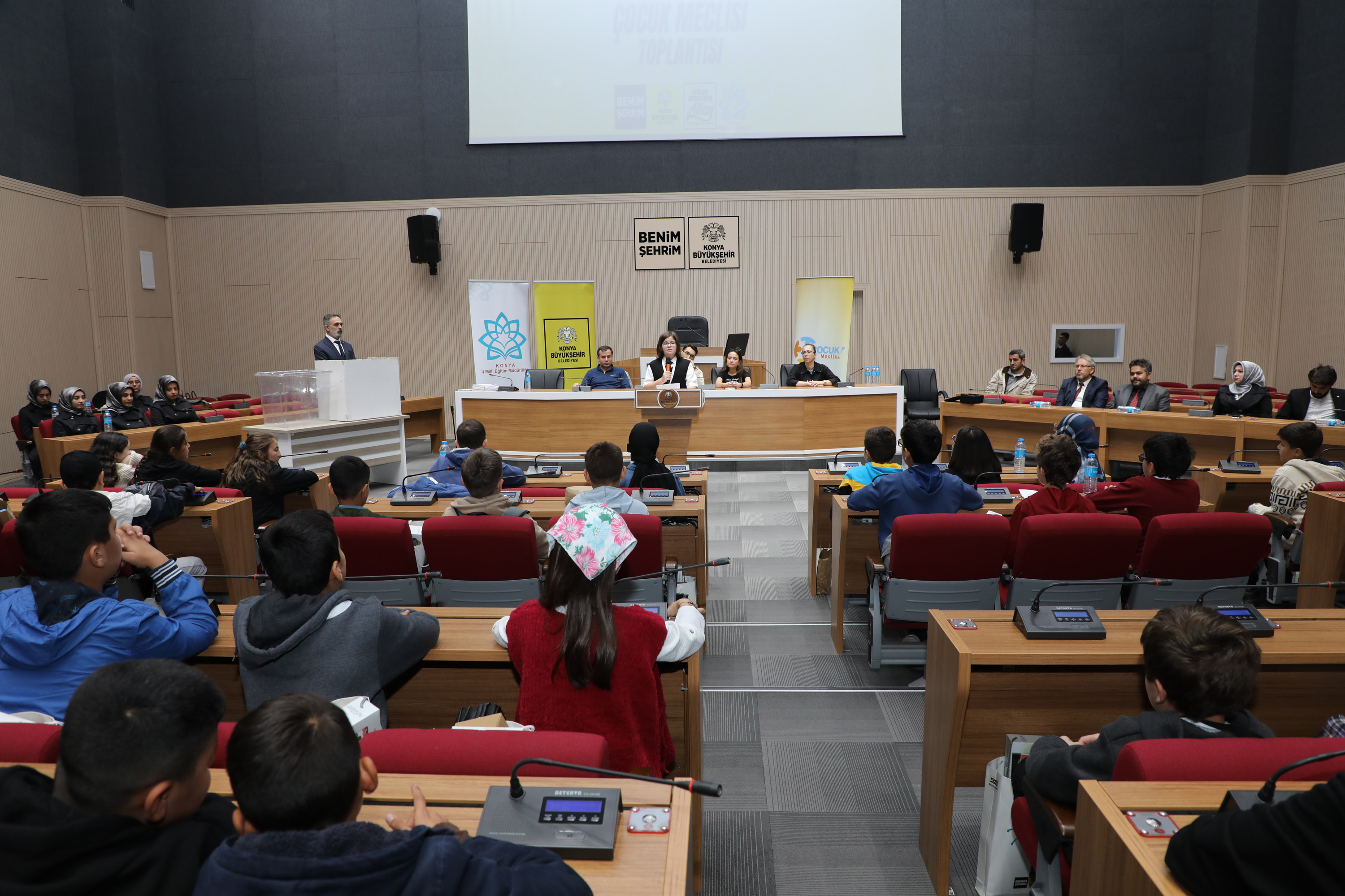 KONYA BÜYÜKŞEHİR ÇOCUK MECLİSİ’NİN YENİ BAŞKANI 6. SINIF ÖĞRENCİSİ TALUT KEREM CENGİZ OLDU