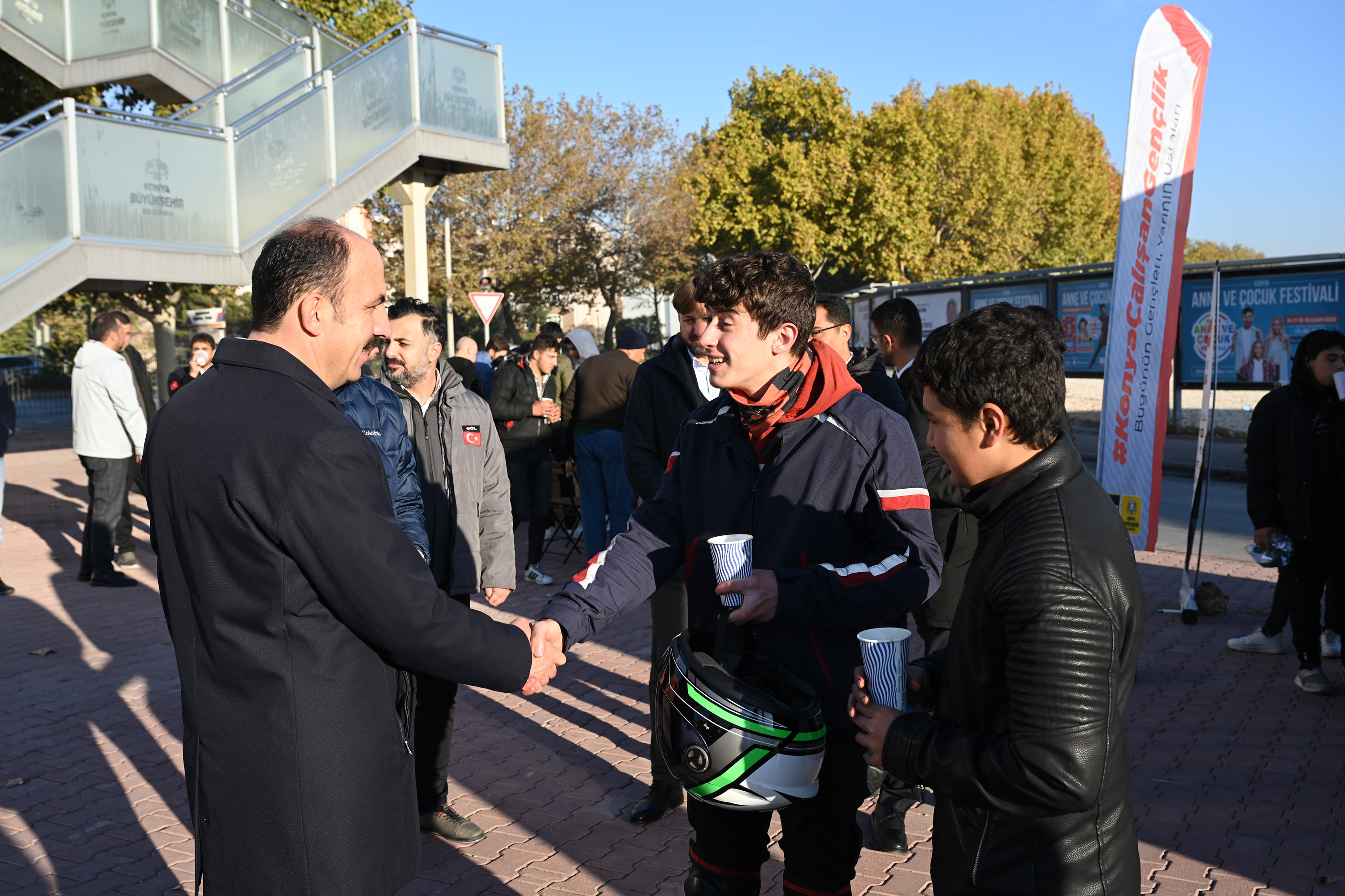 BAŞKAN ALTAY ZAFER SANAYİİ’NDE ÇALIŞAN GENÇLERLE BULUŞTU