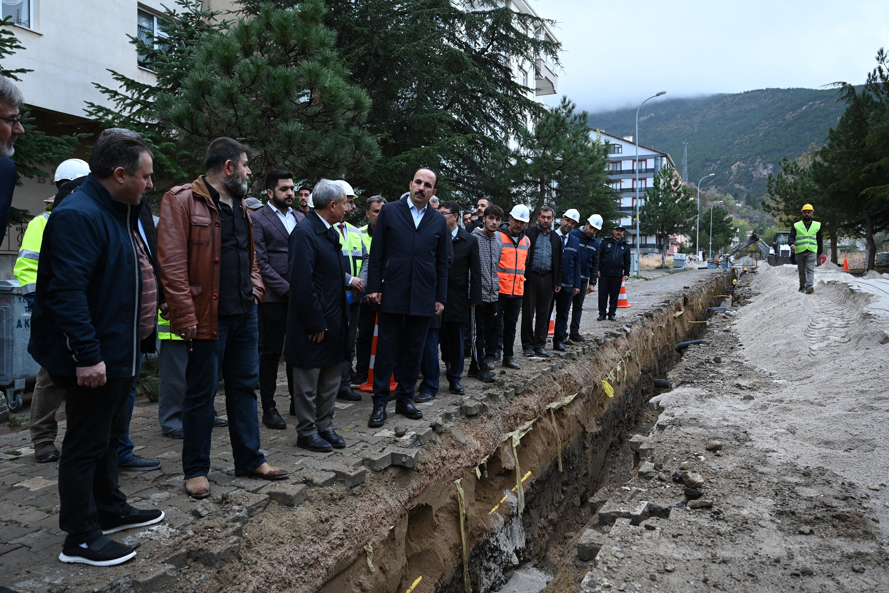 BAŞKAN ALTAY: “YAPTIĞIMIZ YATIRIMLARLA AKŞEHİR’İN ALTYAPISINI YENİLİYORUZ”