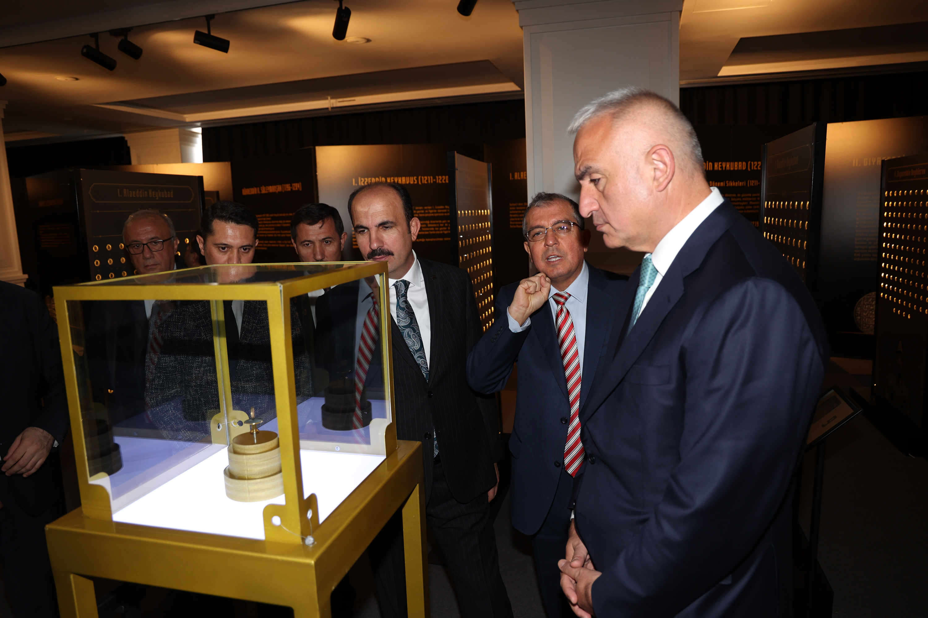 BAKAN ERSOY, KONYA BÜYÜKŞEHİR DARÜ’L-MÜLK SERGİ SARAYI’NI GEZDİ
