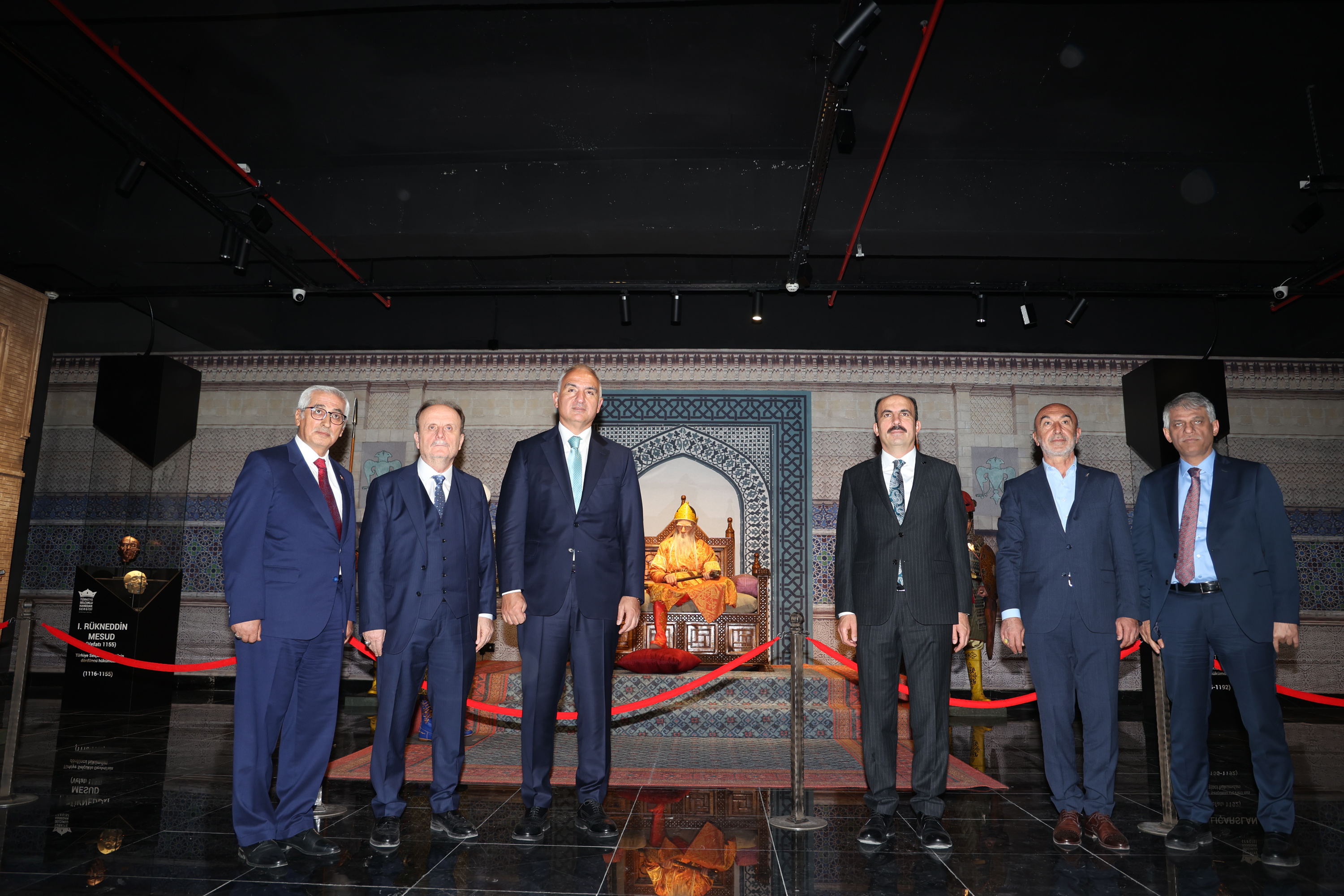 BAKAN ERSOY, KONYA BÜYÜKŞEHİR DARÜ’L-MÜLK SERGİ SARAYI’NI GEZDİ