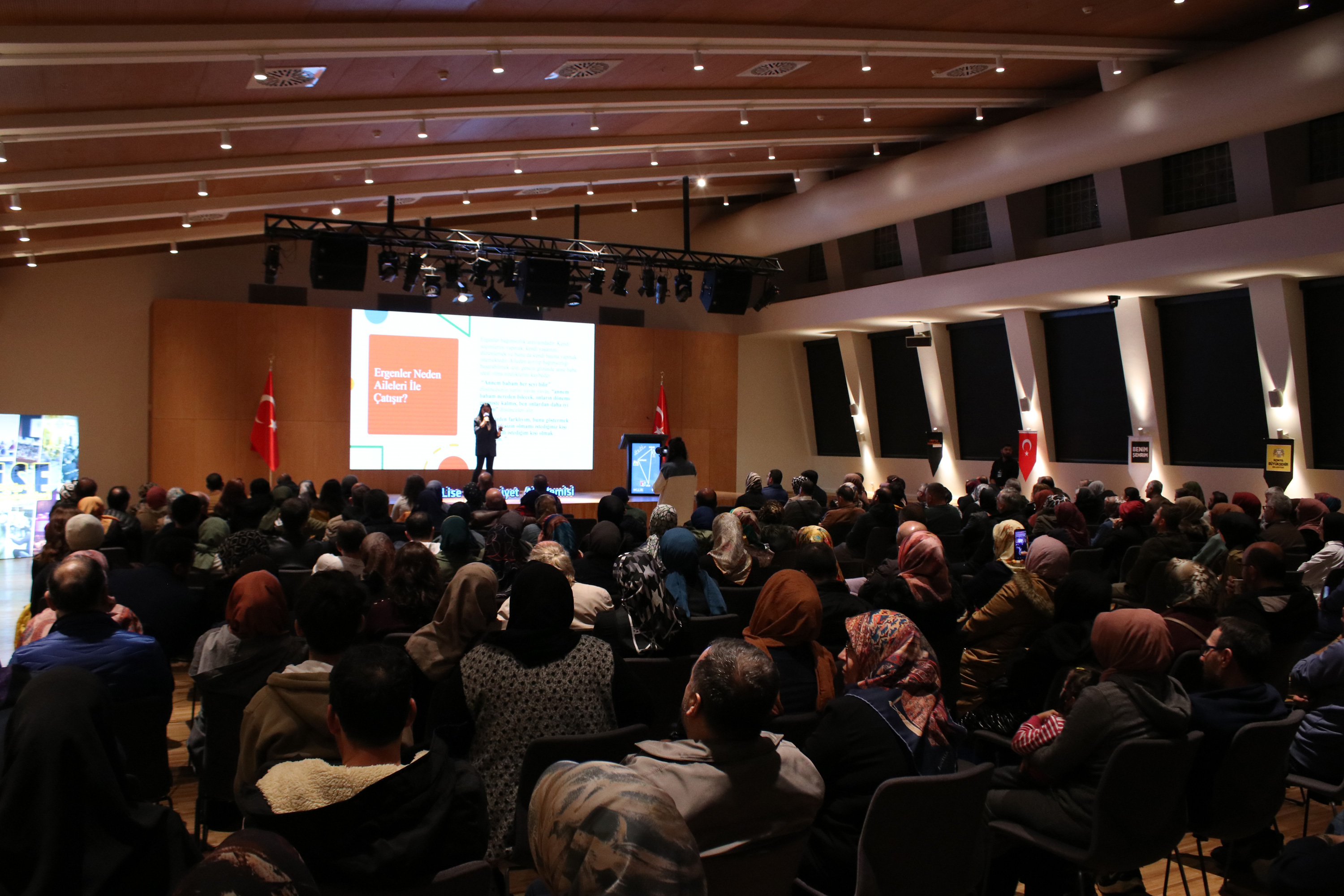 LİSE MEDENİYET AKADEMİLERİ “GENİŞ AÇILI” GENÇ AKRAN VE AİLE KONULU SEMİNER DÜZENLEDİ
