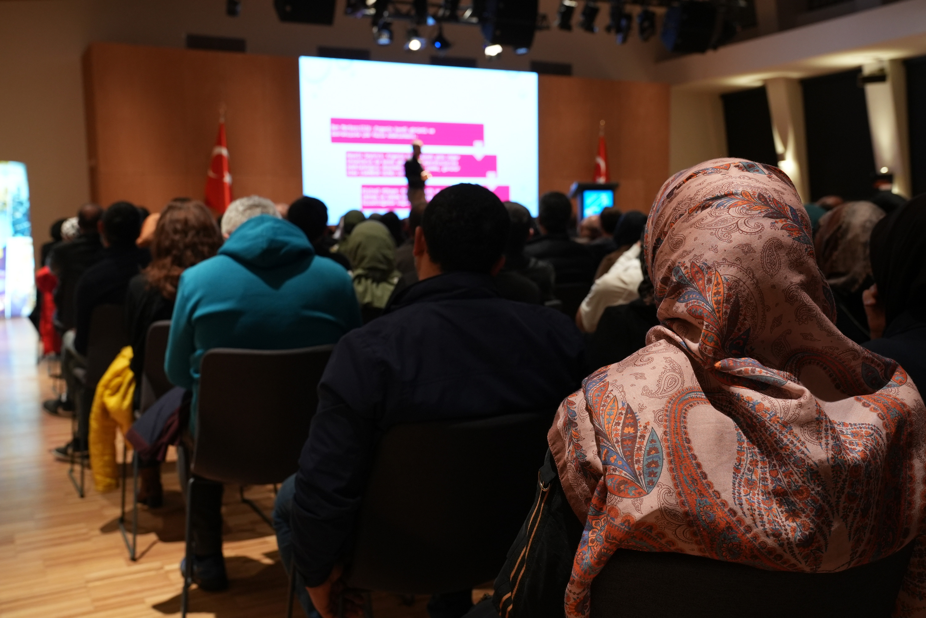 LİSE MEDENİYET AKADEMİLERİ “GENİŞ AÇILI” GENÇ AKRAN VE AİLE KONULU SEMİNER DÜZENLEDİ
